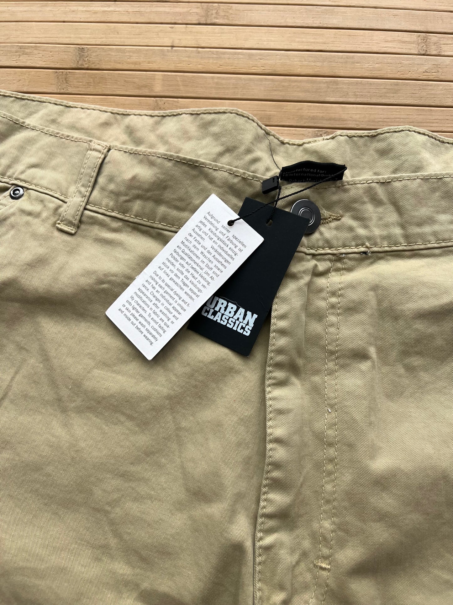 Urban Classics Double Knees (46x34)