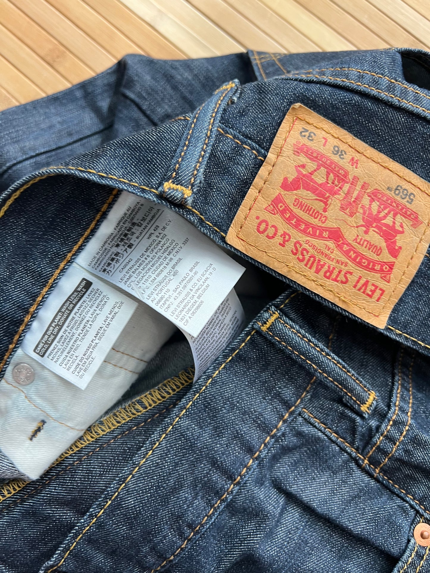 Levis 569 Dark Denim Jeans (36x30)