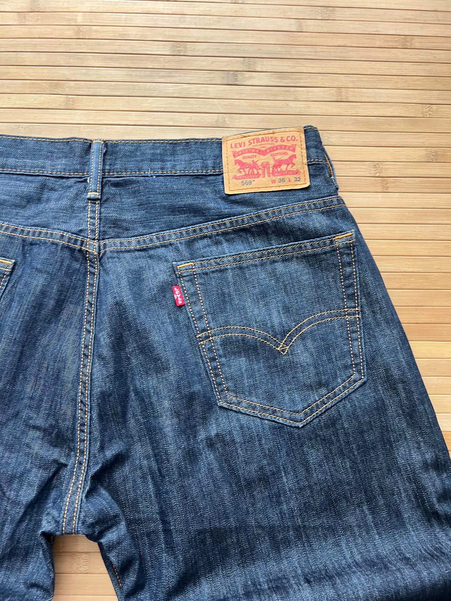 Levis 569 Dark Denim Jeans (36x30)