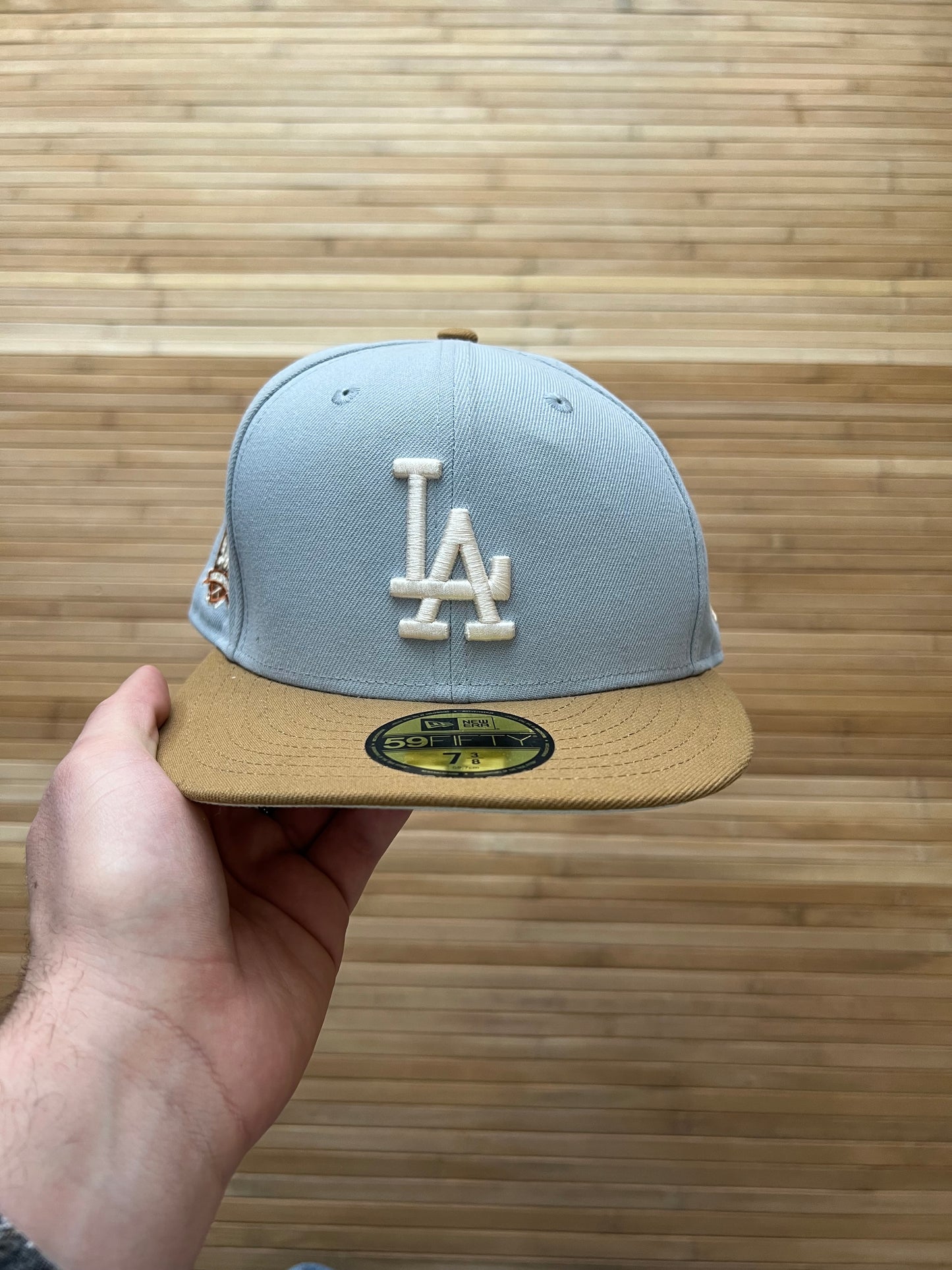 LA Embroidery Fitted Hat (58.7cm)