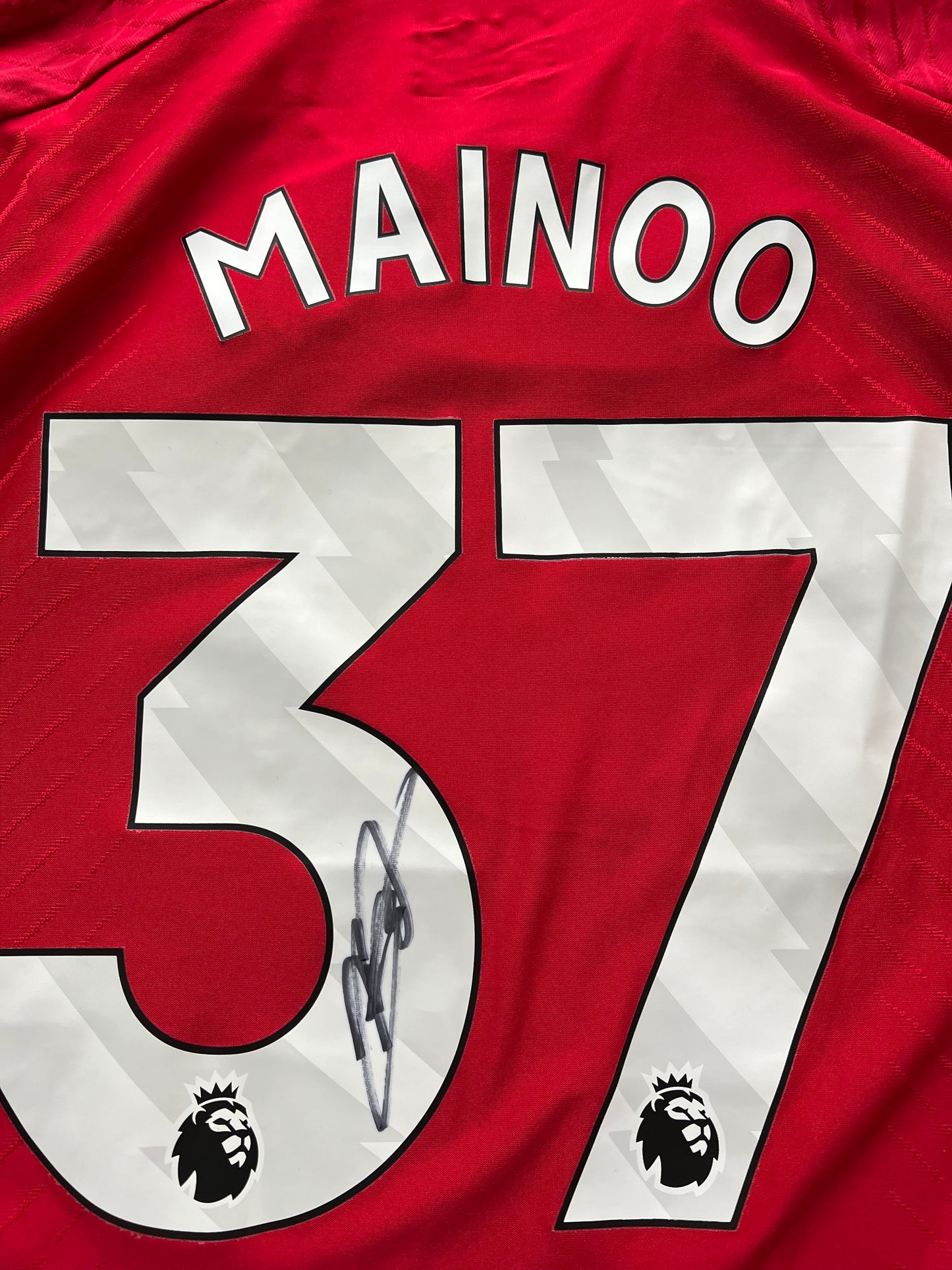 Manchester United Mainoo 2023-24 Signed Home Jersey (M)