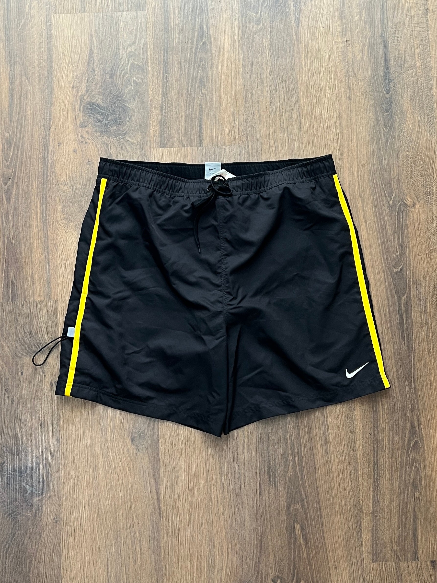 Nike Swoosh Shorts (XL)