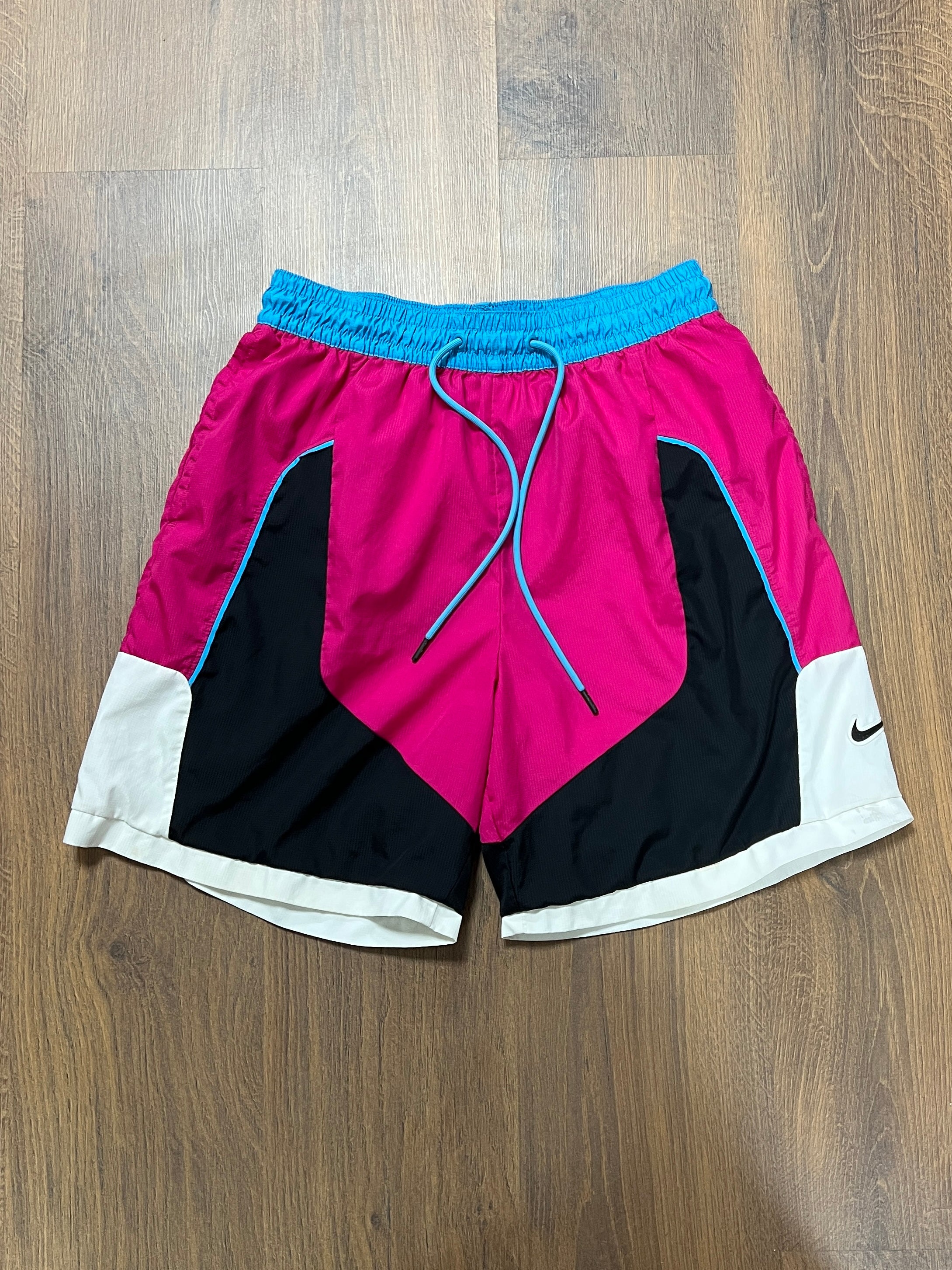 Nike Shorts (M/L)