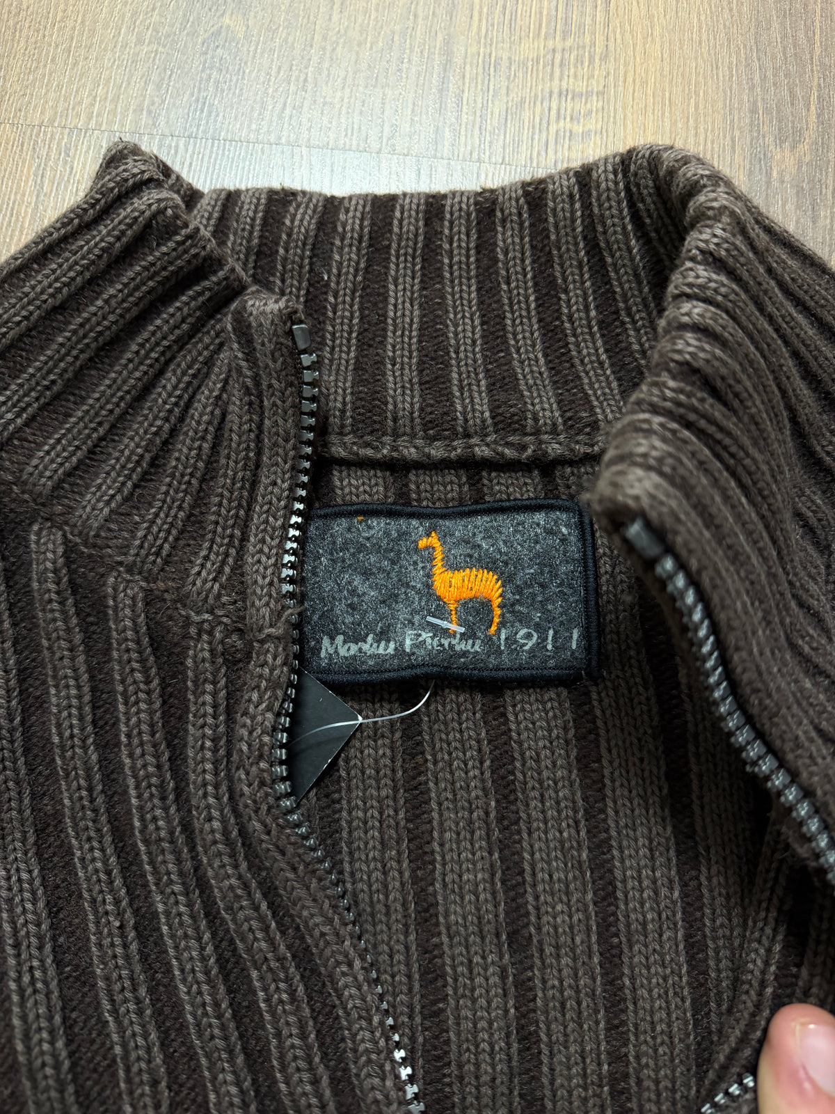 Machu pichu zip up knit (M)