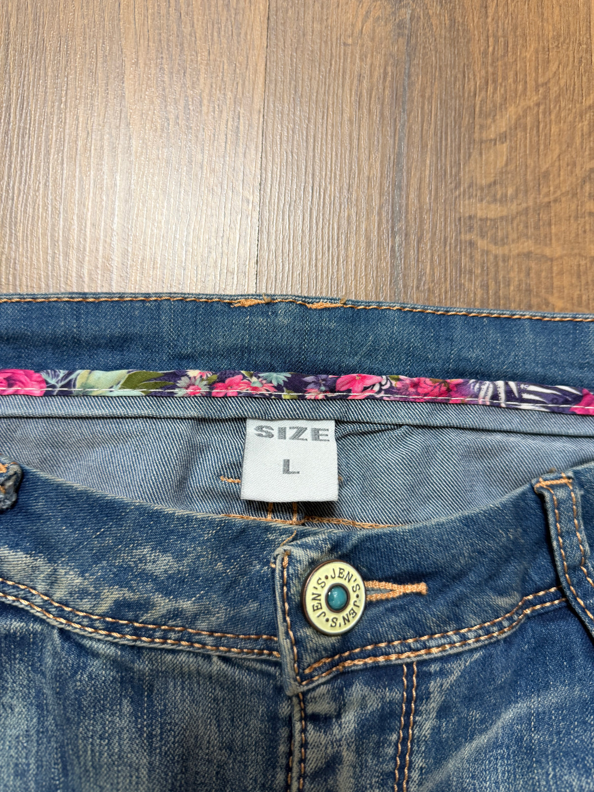 Y2K Studded Jeans 🙋‍♀️ (30x30)