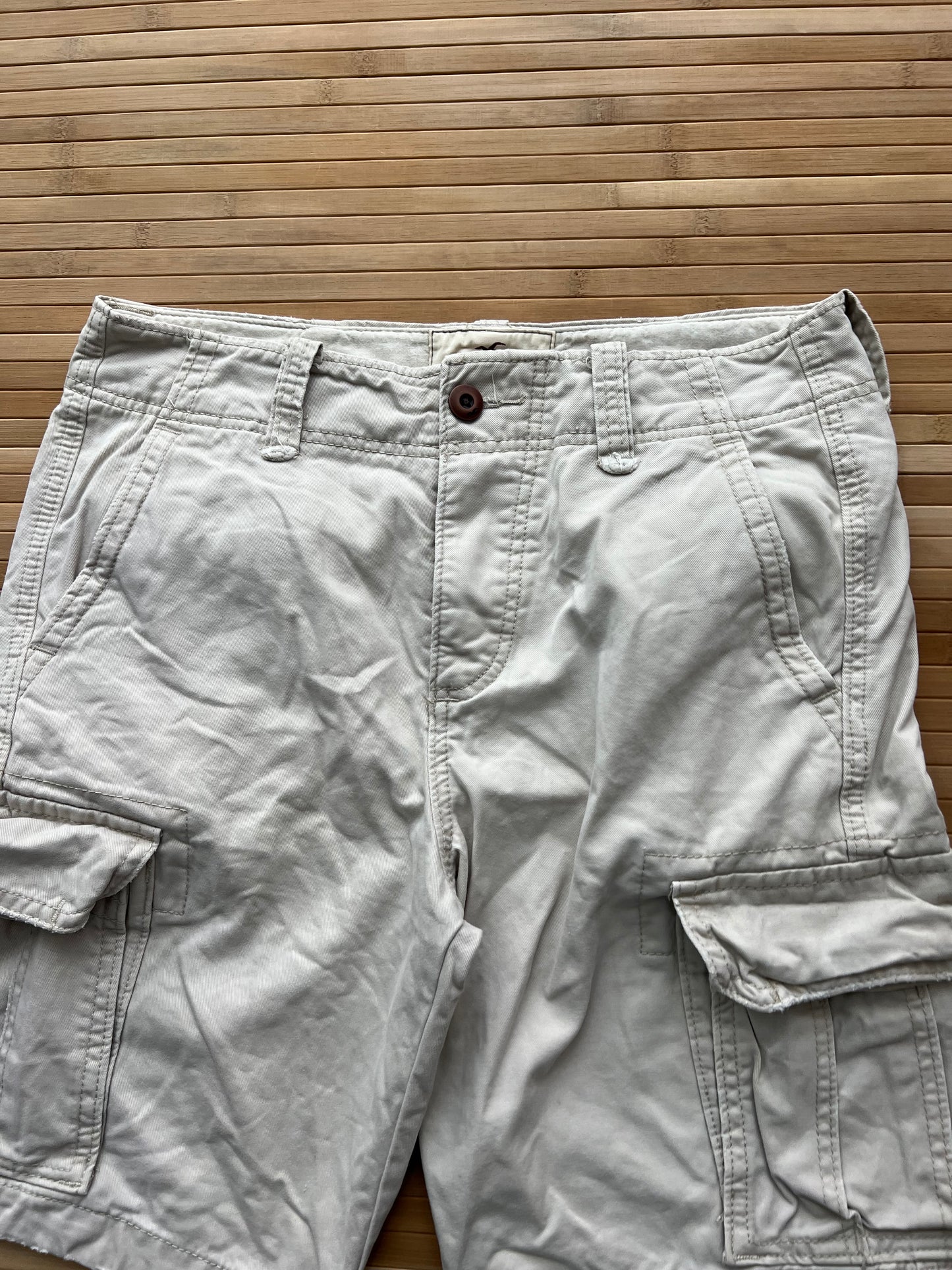 Hollister Cargo Shorts (32)