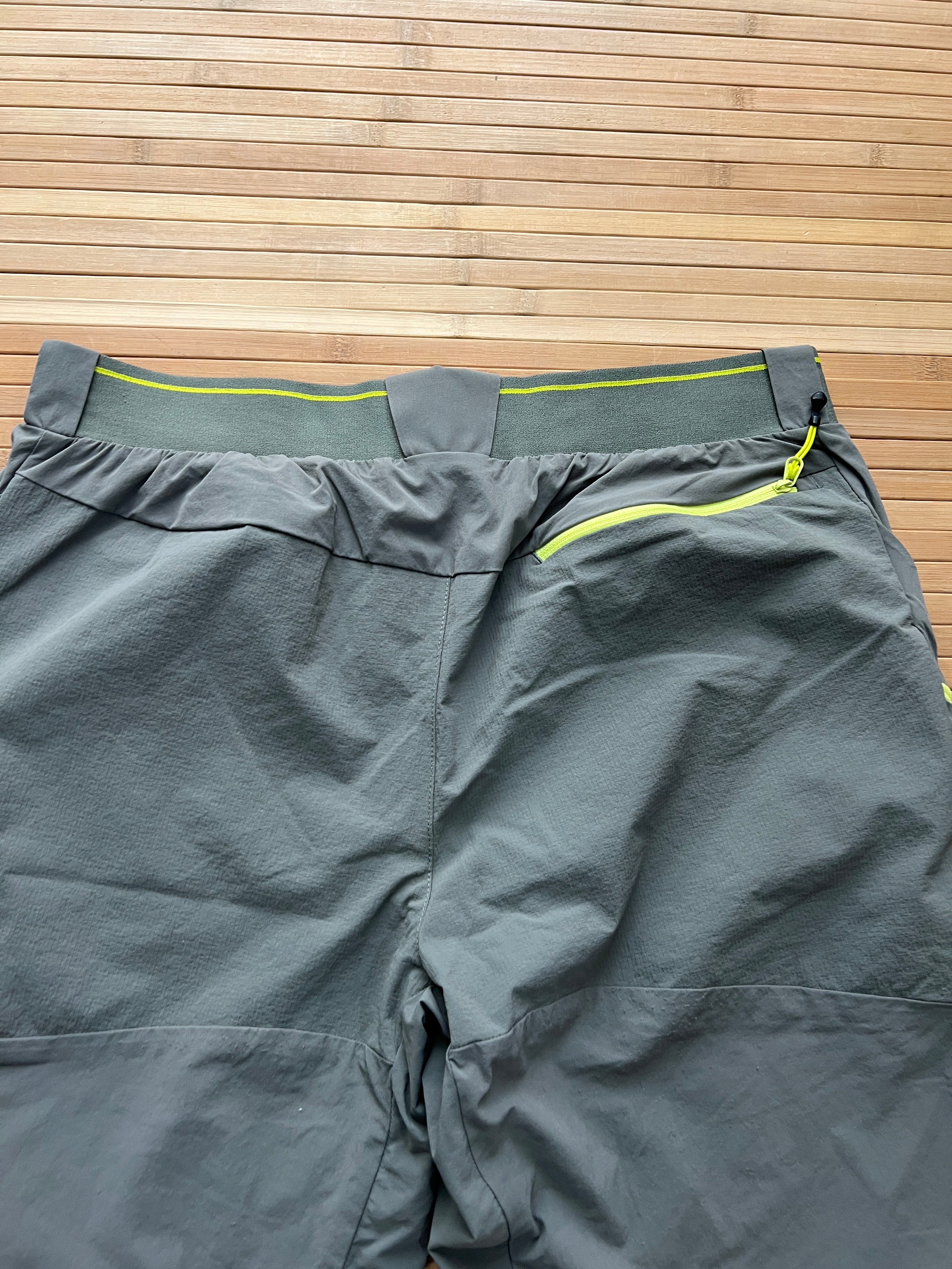 Quechua Gray Shorts (30)