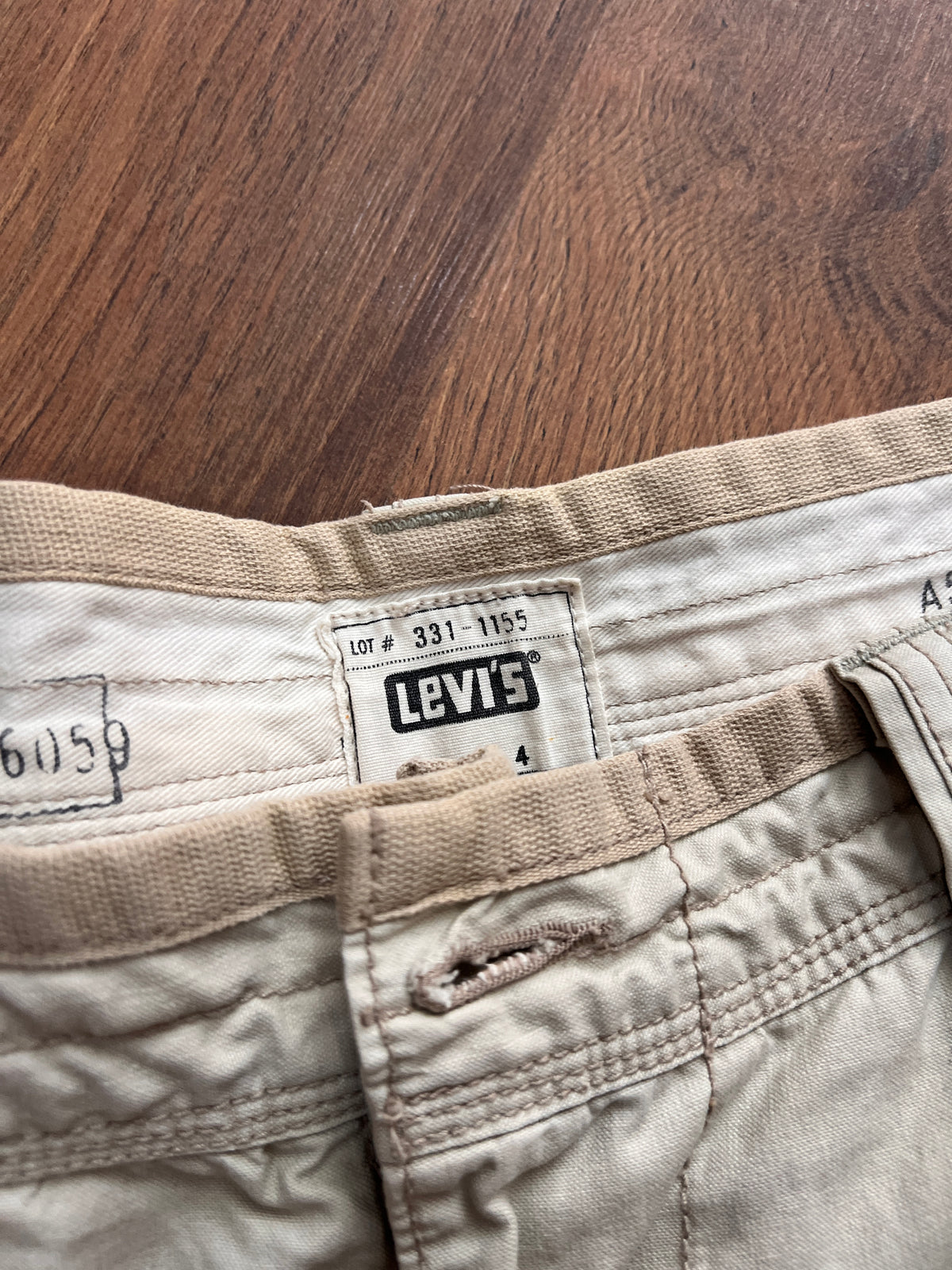 Levis Cargo Shorts (36)