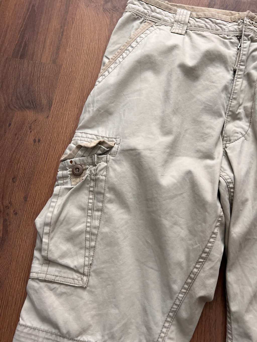 Levis Cargo Shorts (36)