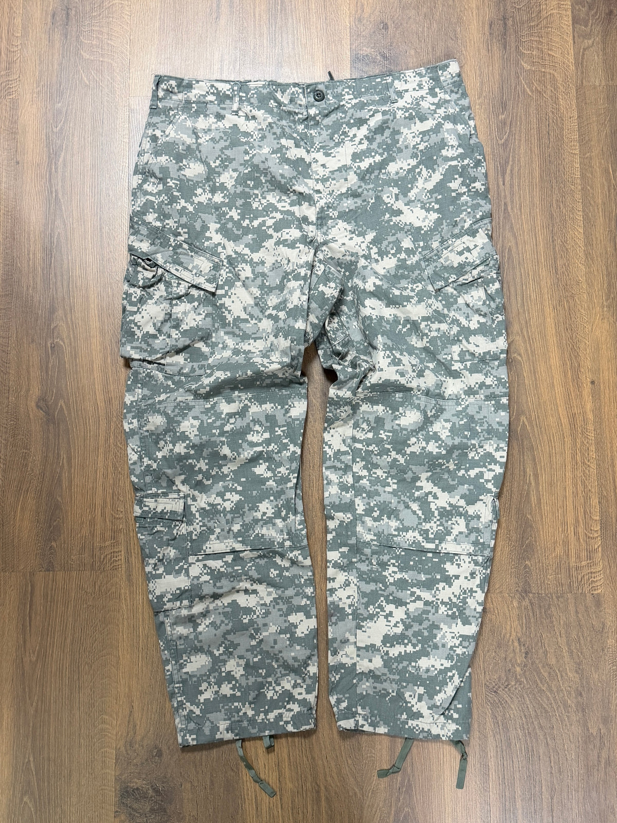 Military Pixel Camo Pants (40x32)