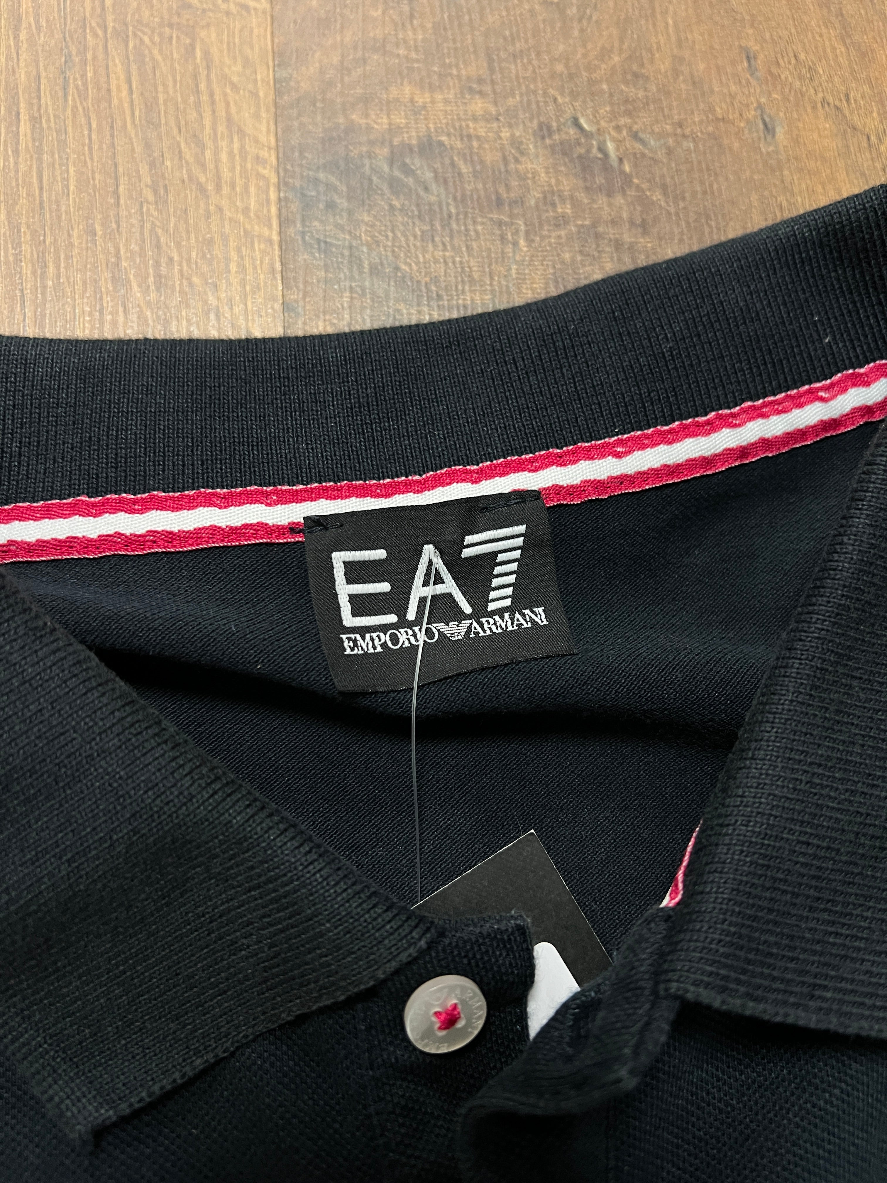 Armani Polo (L)