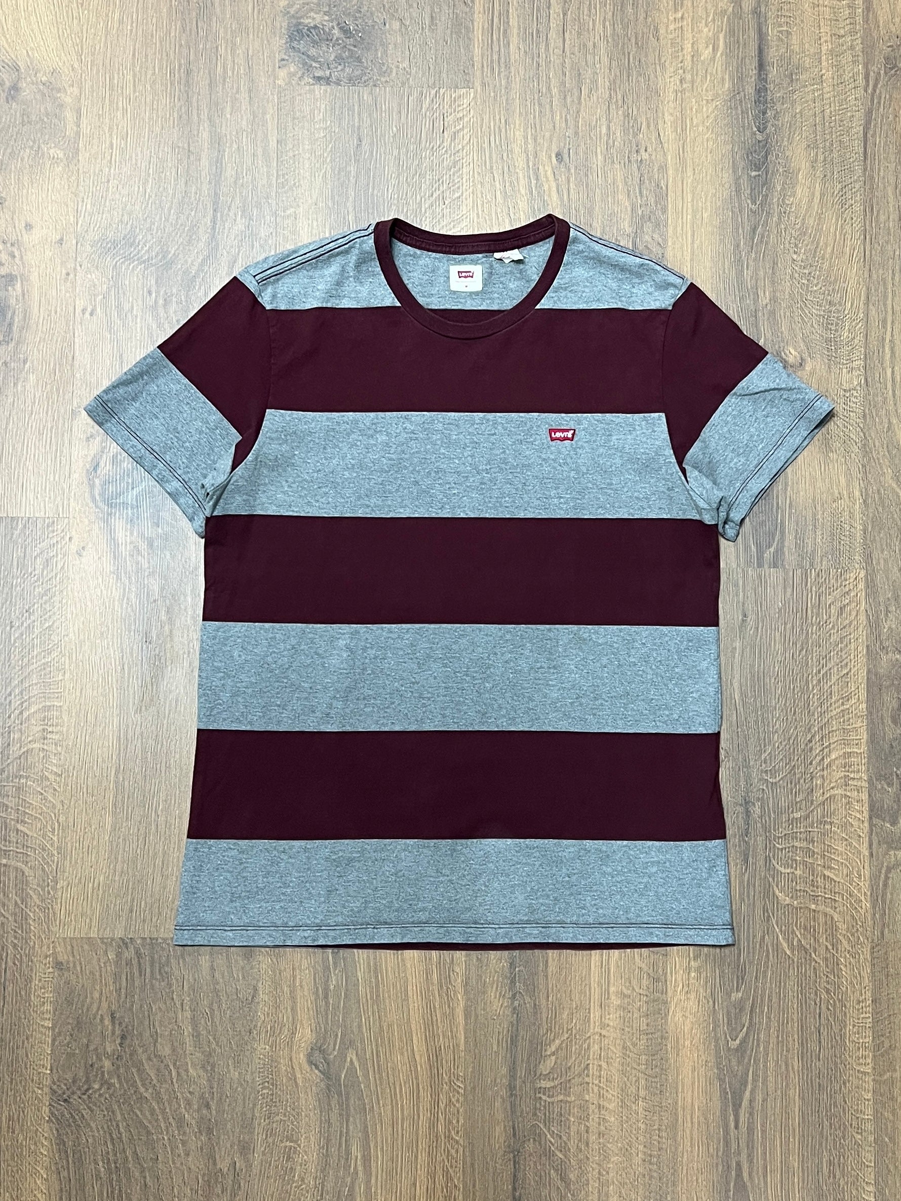 Levis Striped T-Shirt (M)
