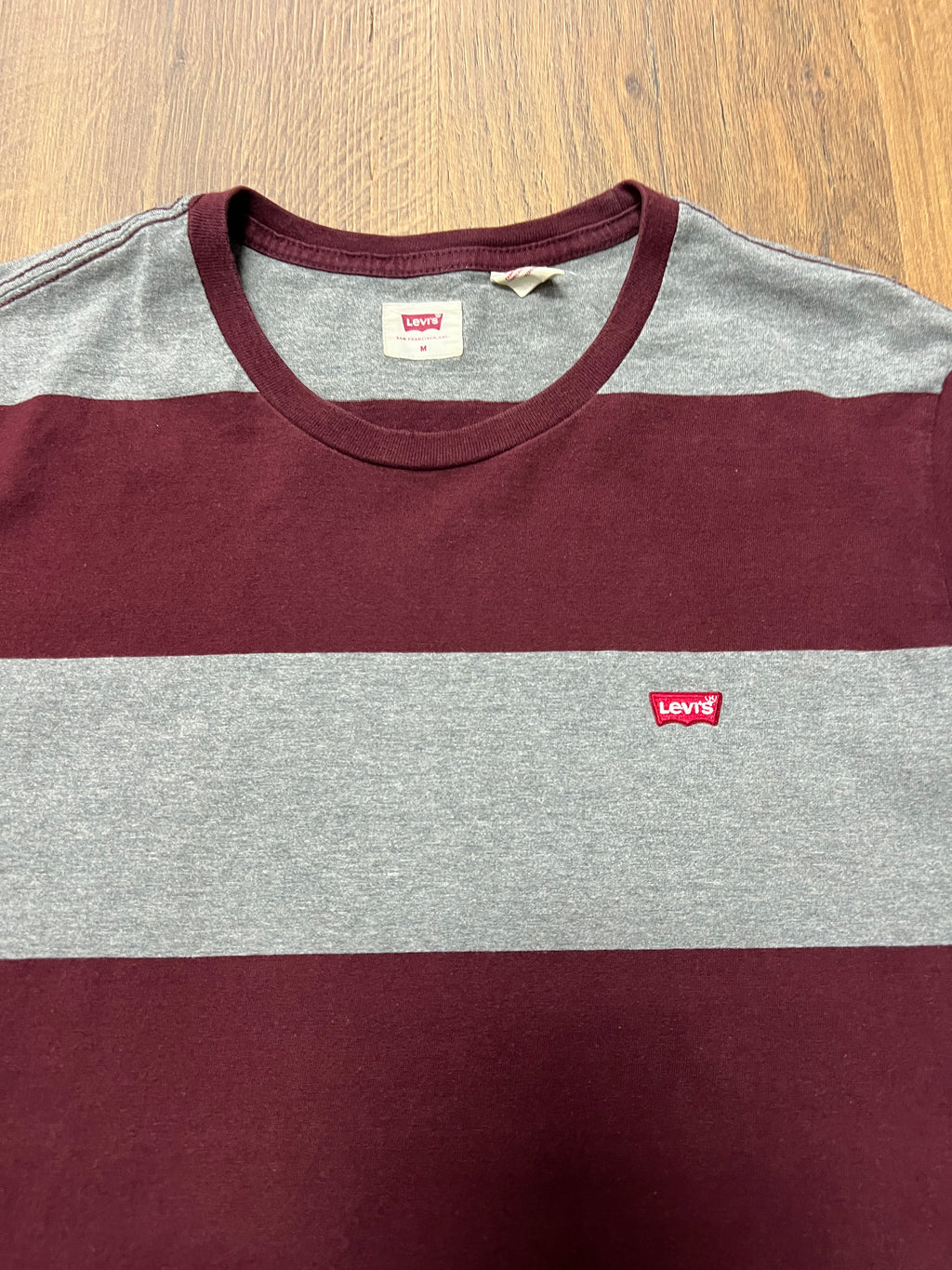 Levis Striped T-Shirt (M)