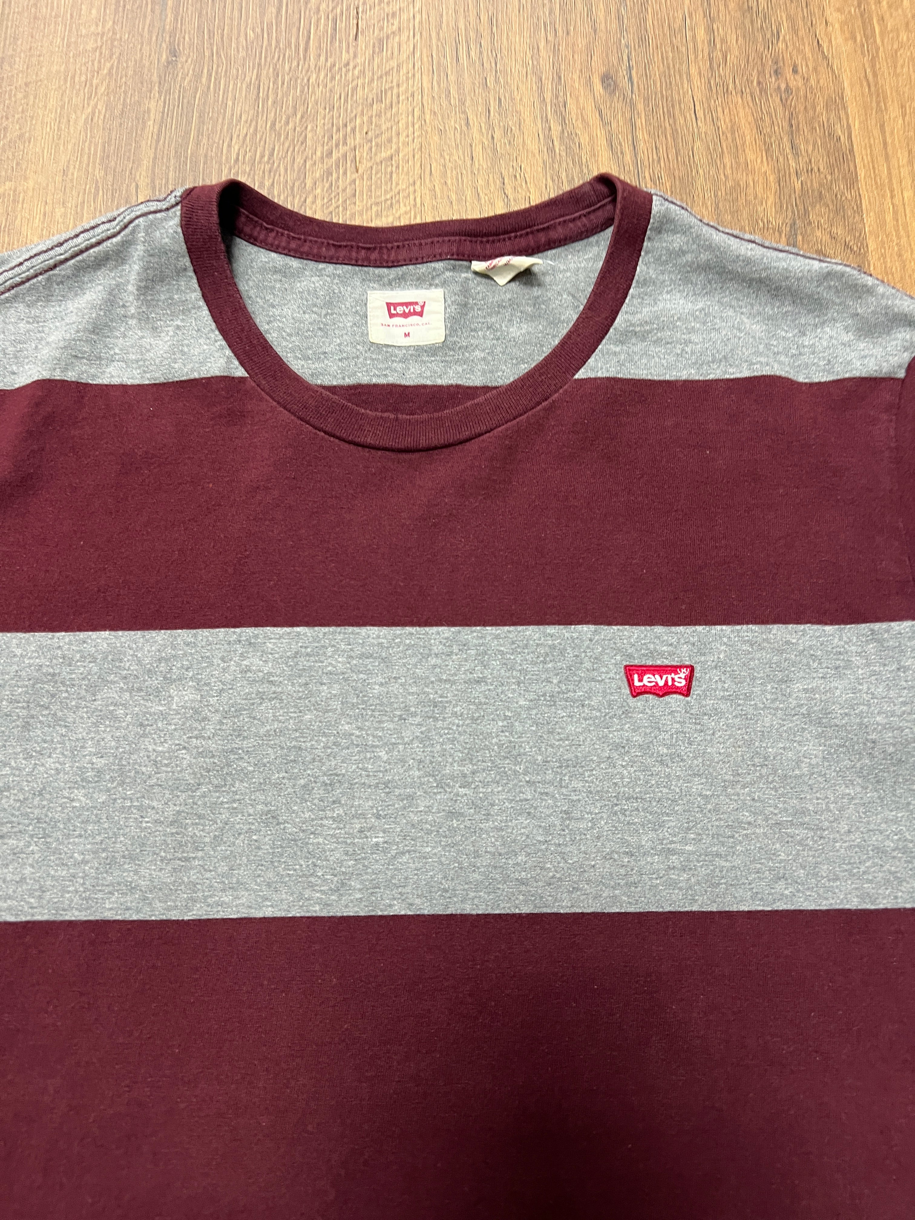 Levis Striped T-Shirt (M)