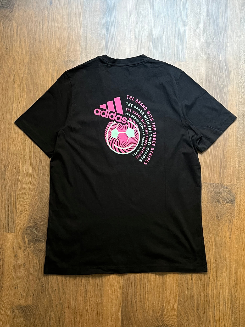 Adidas Graphic Tshirt (L)
