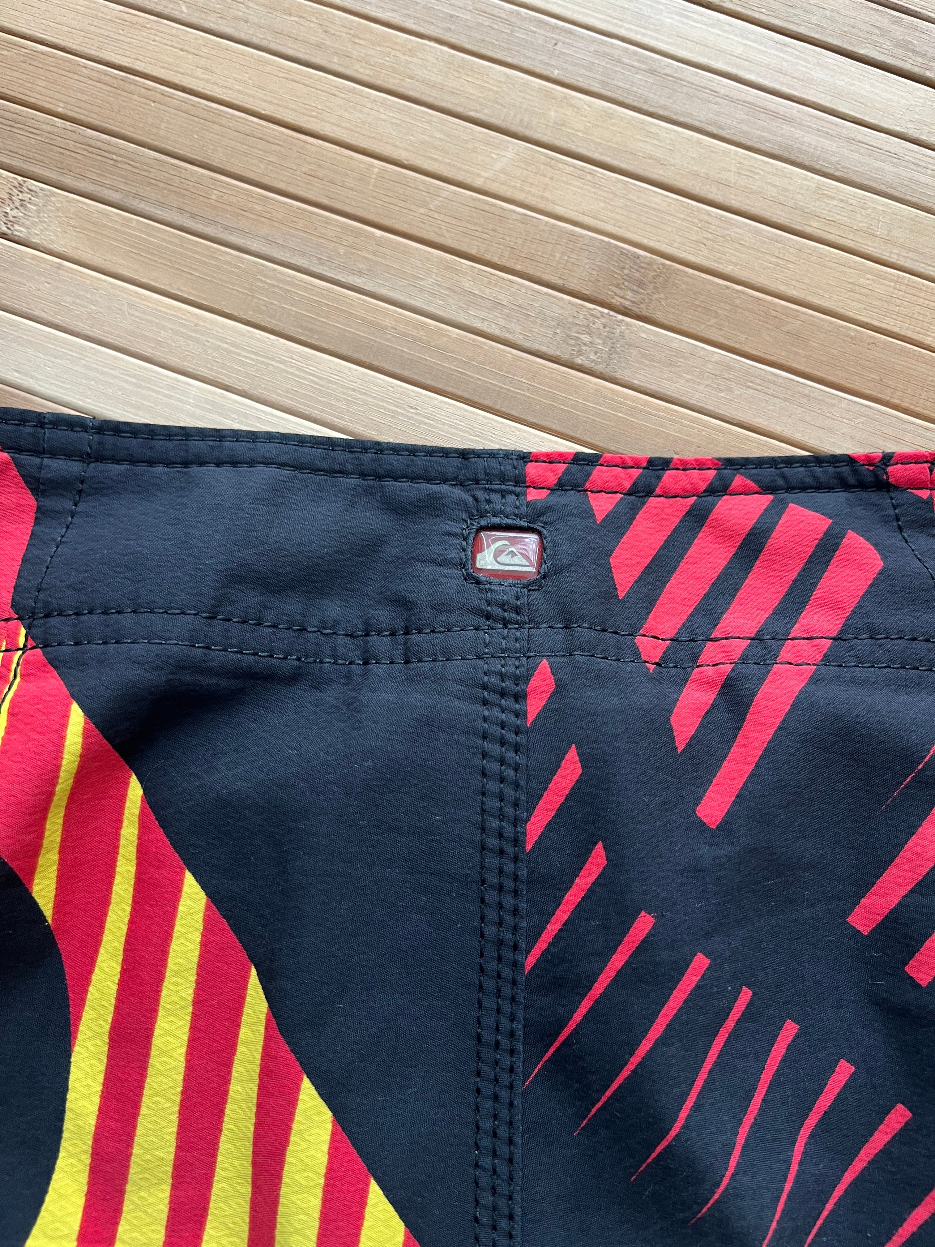 QuickSilver Surf Shorts (32)