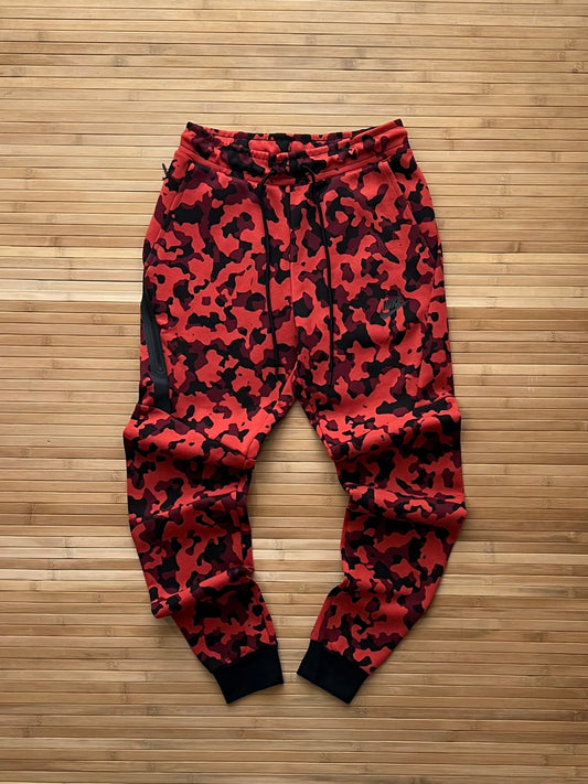 Nike Tech Joggers New with tags (S)