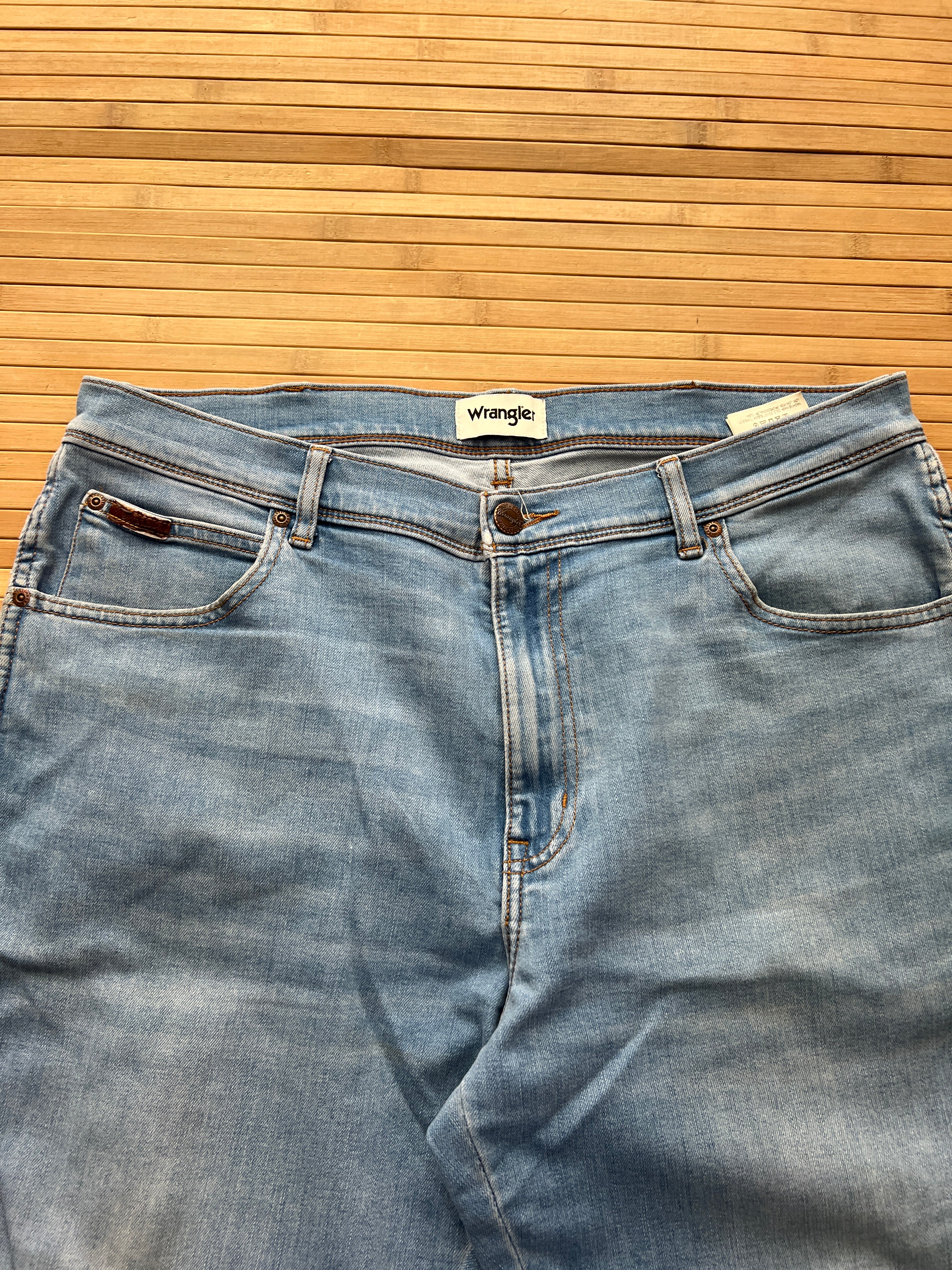 Wrangler Baby Blue Jeans (36x30)