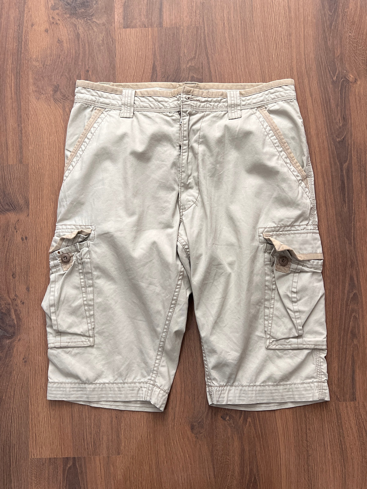 Levis Cargo Shorts (36)