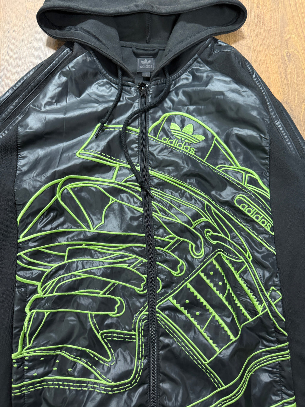 90s Adidas Black hoodie (M)