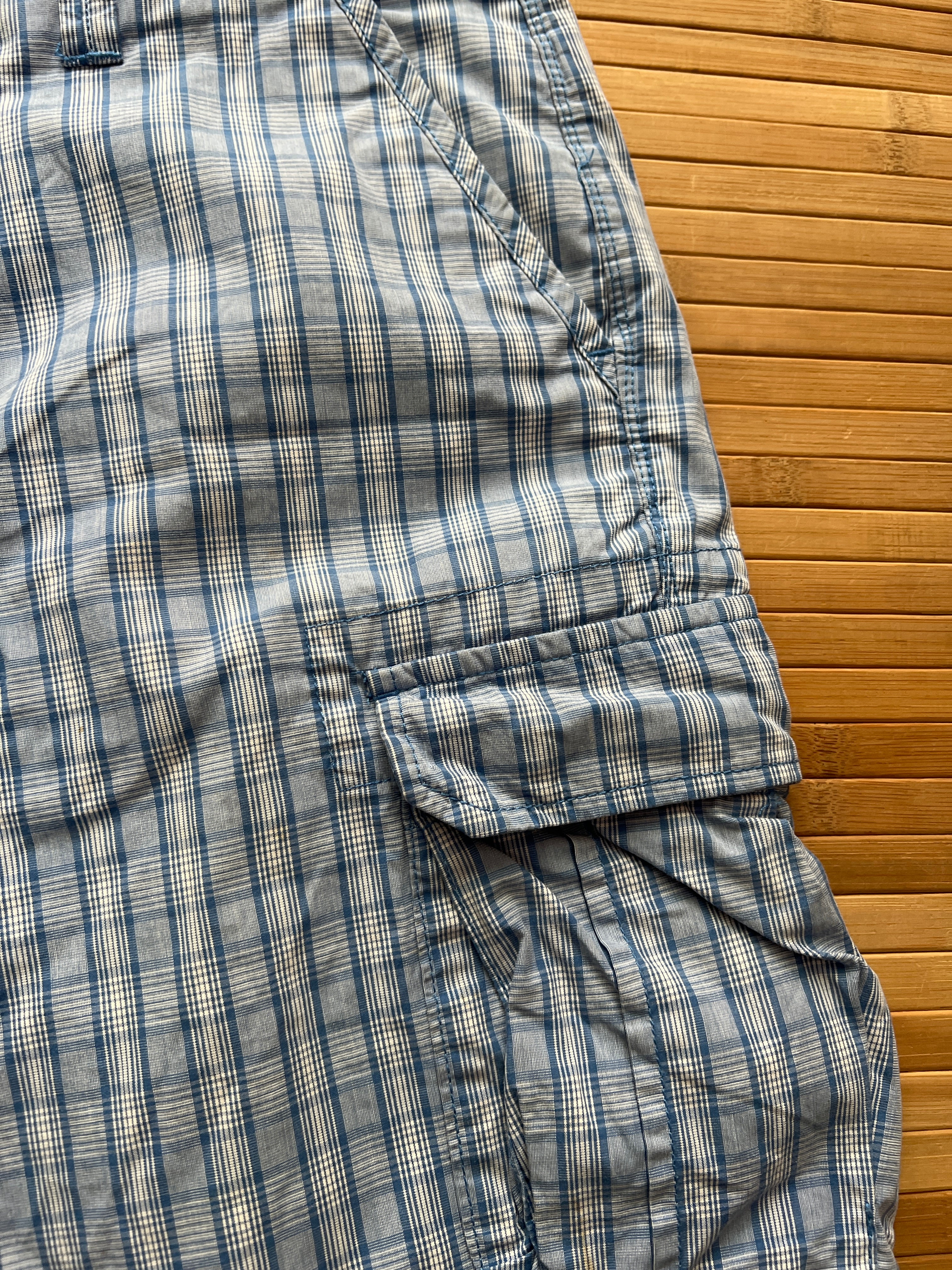 Calvin Klein Striped Cargo Shorts (34)