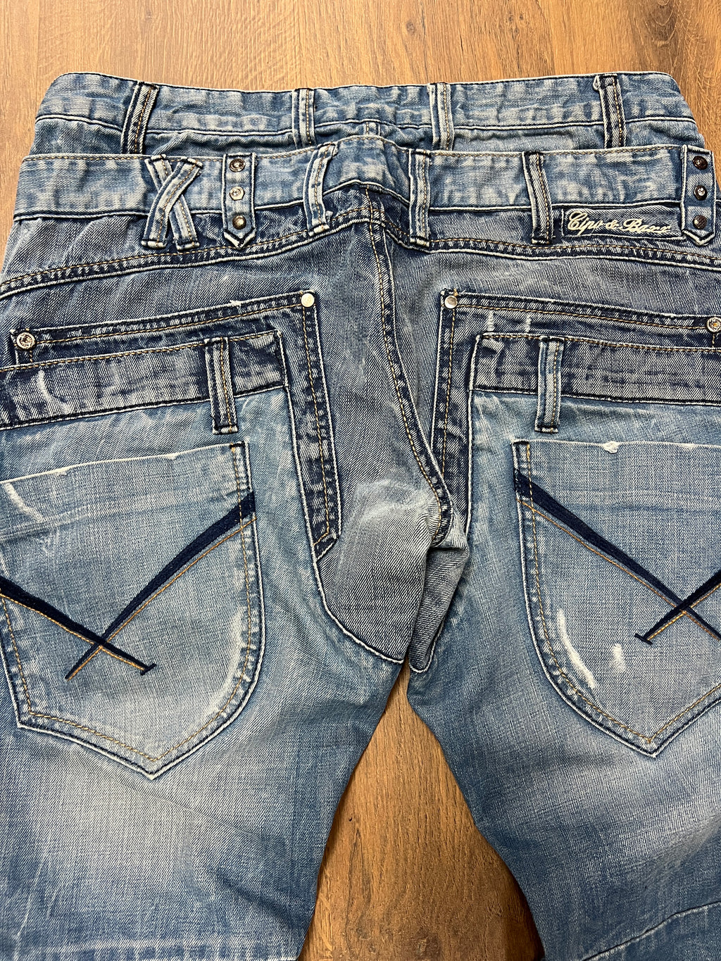 Double Waisted Y2K jeans (36x30)