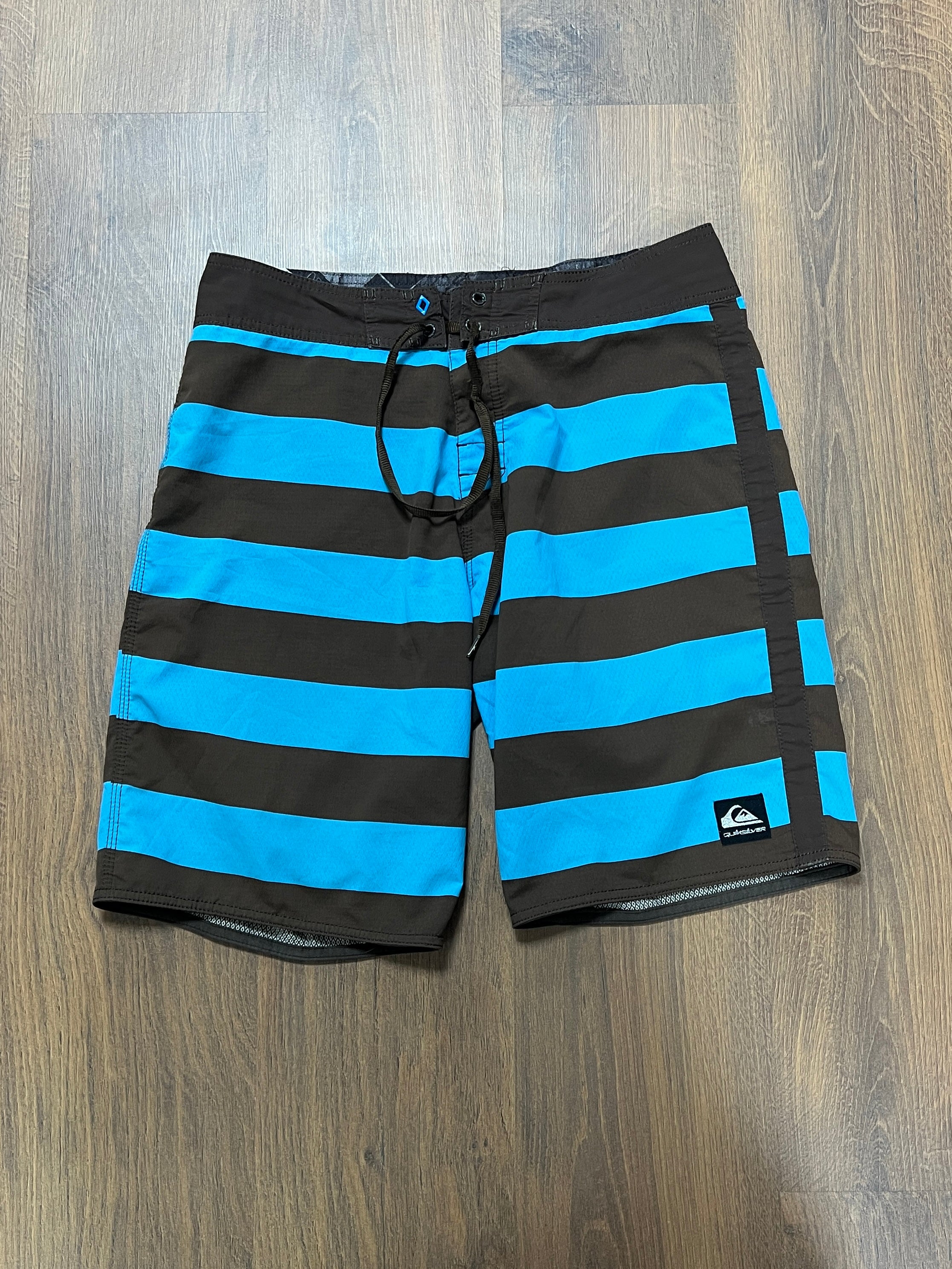 Striped quick silver board shorts (32)