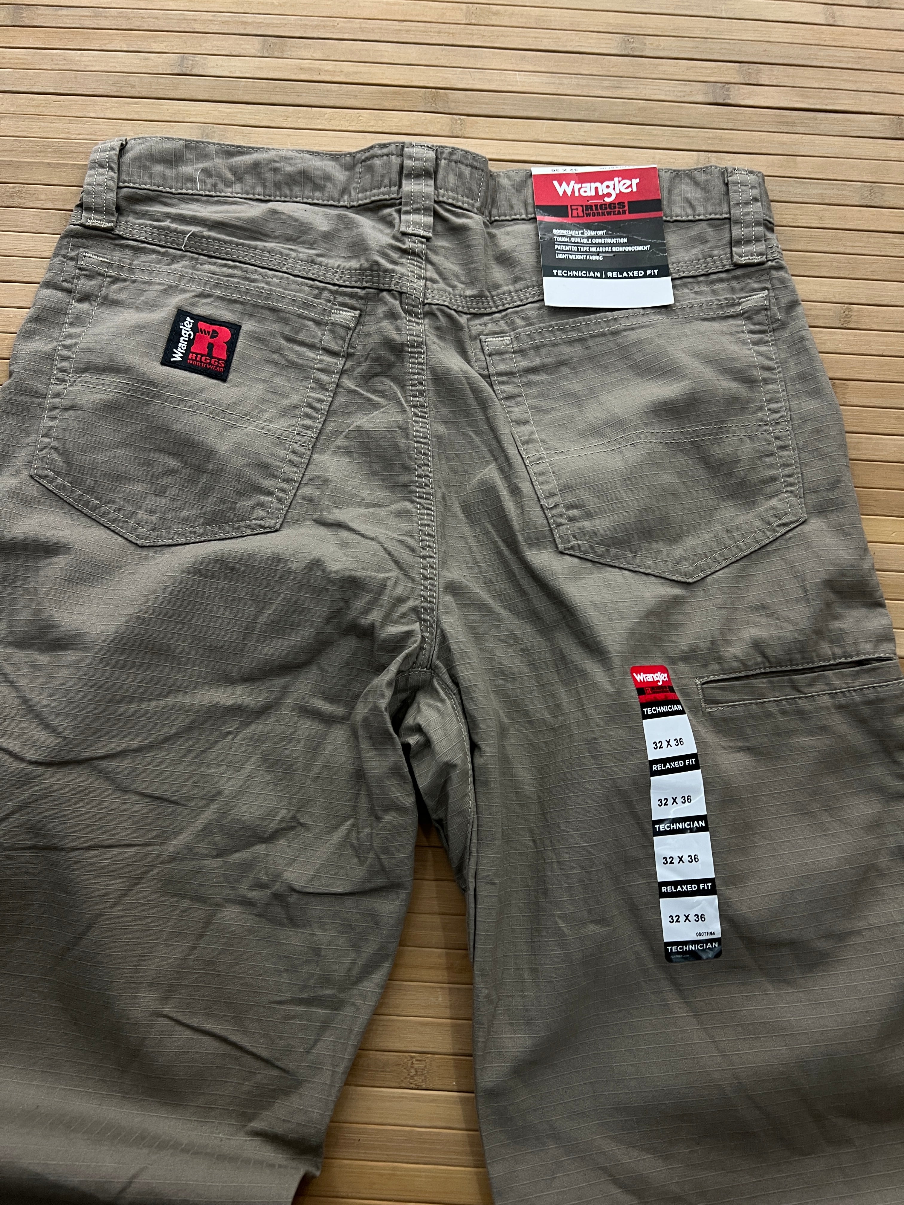 Wrangler Cargo Pants new with tags (32x34)