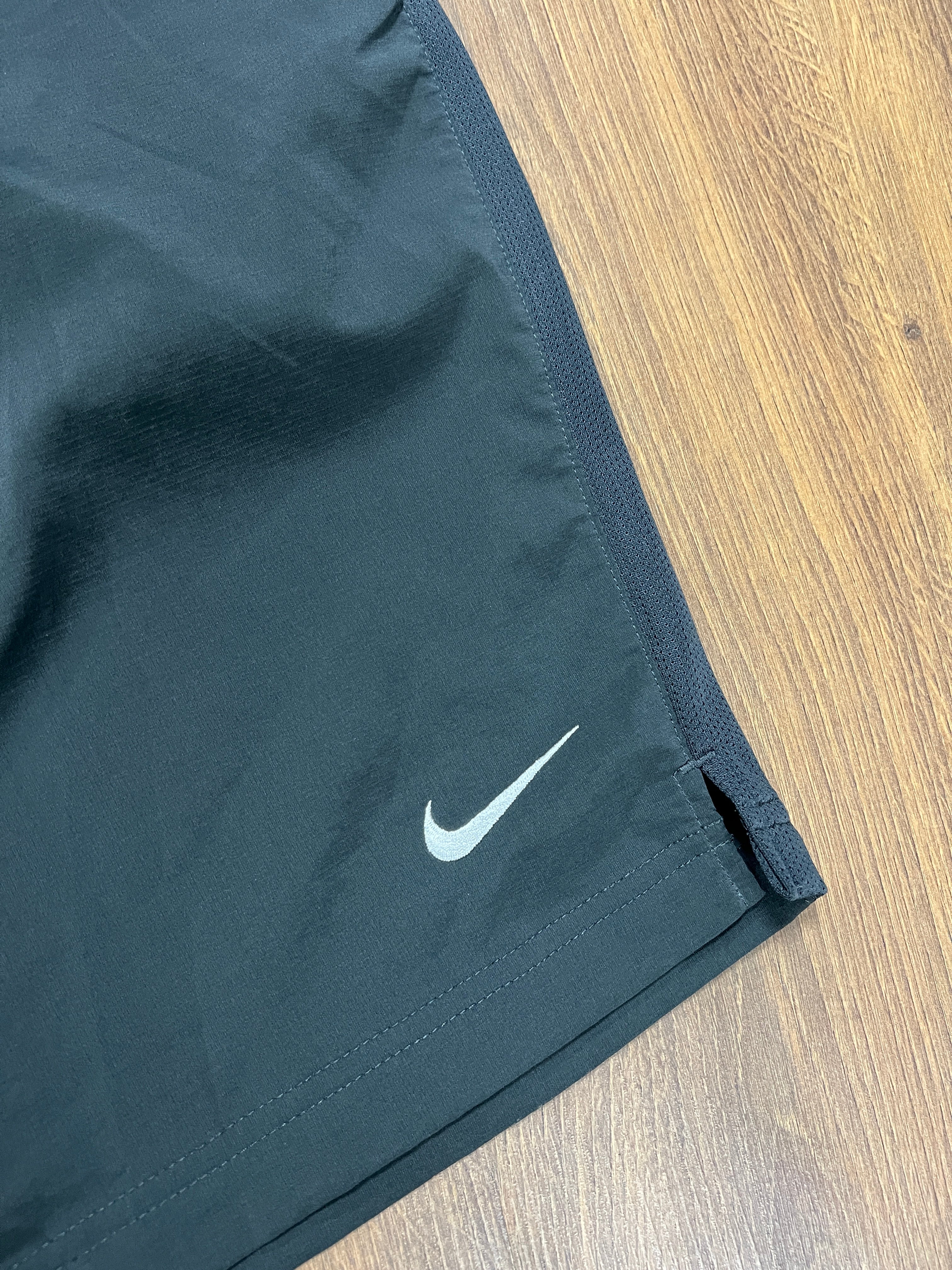 Nike F90 Shorts (S/M)