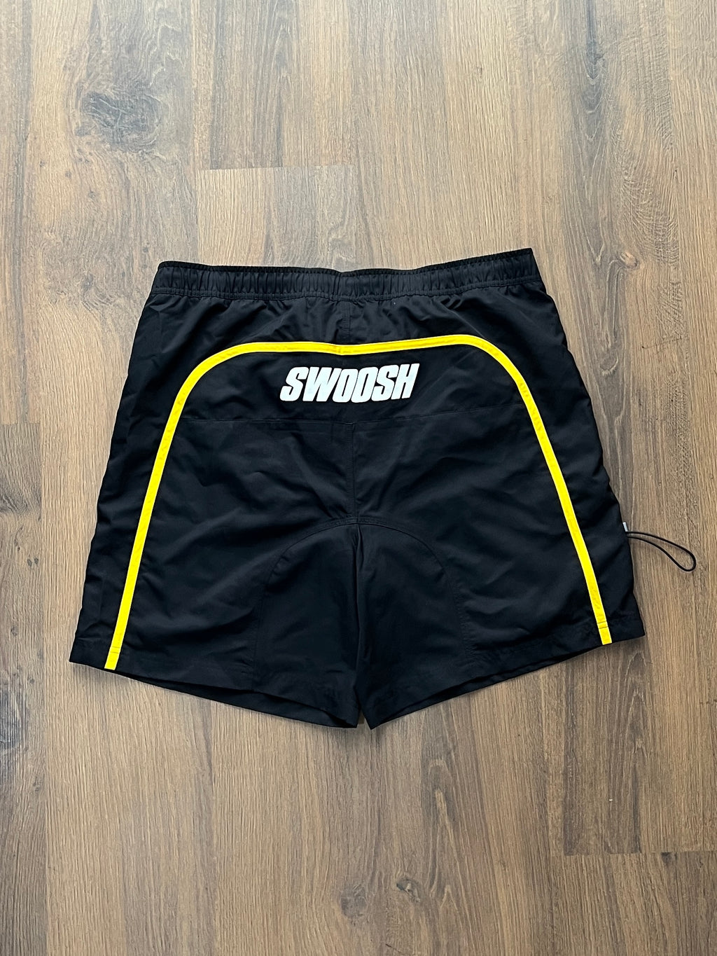Nike Swoosh Shorts (XL)
