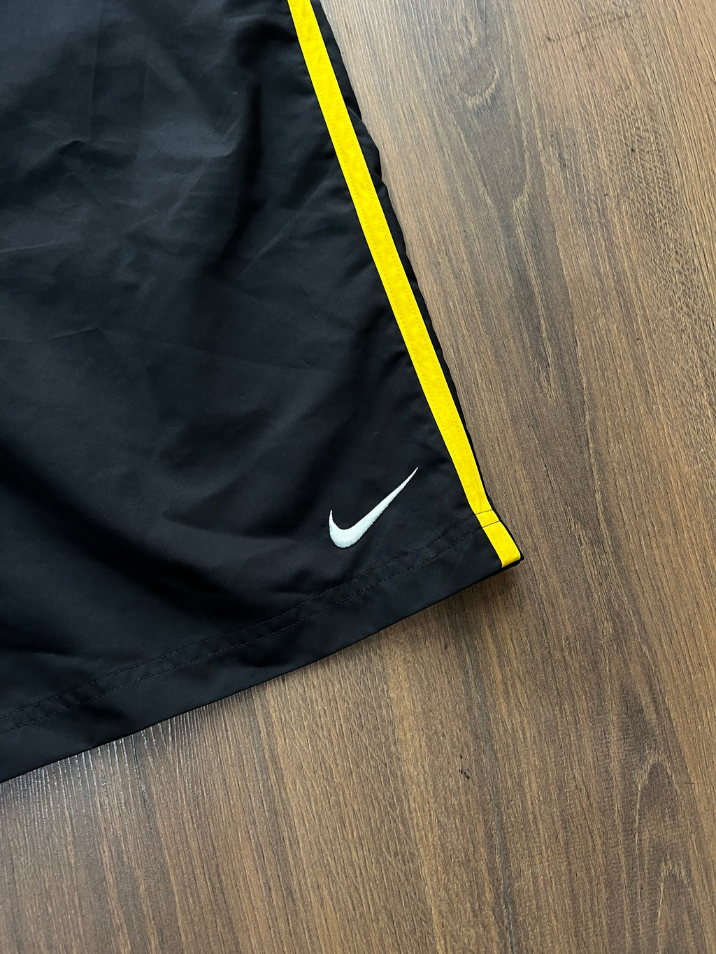 Nike Swoosh Shorts (XL)
