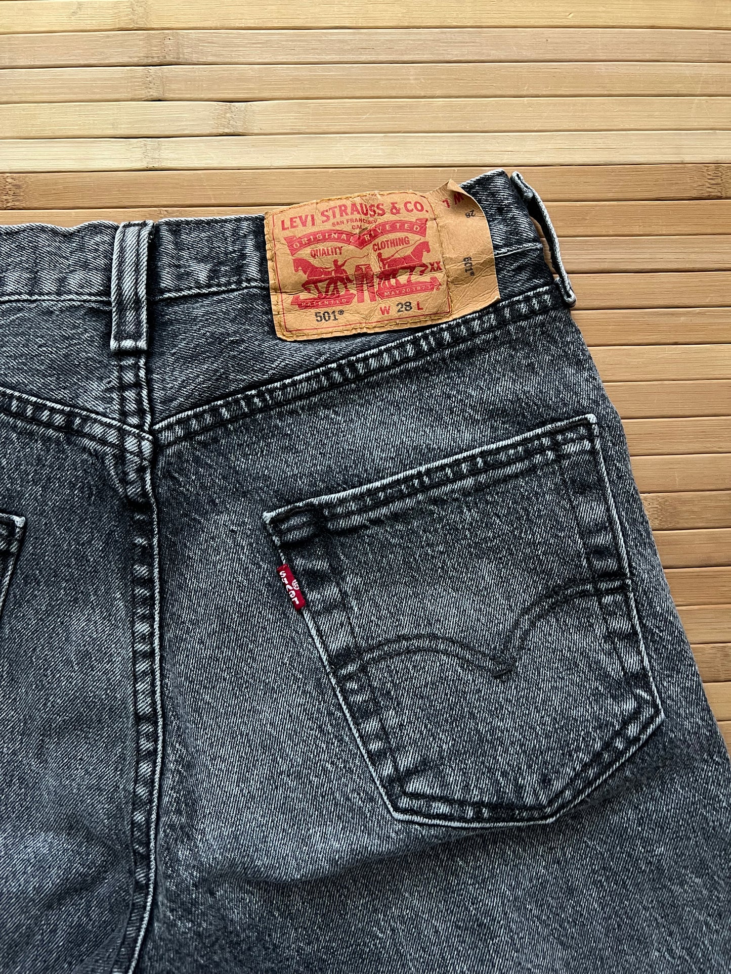 Levis Stone Wash Jorts (28)