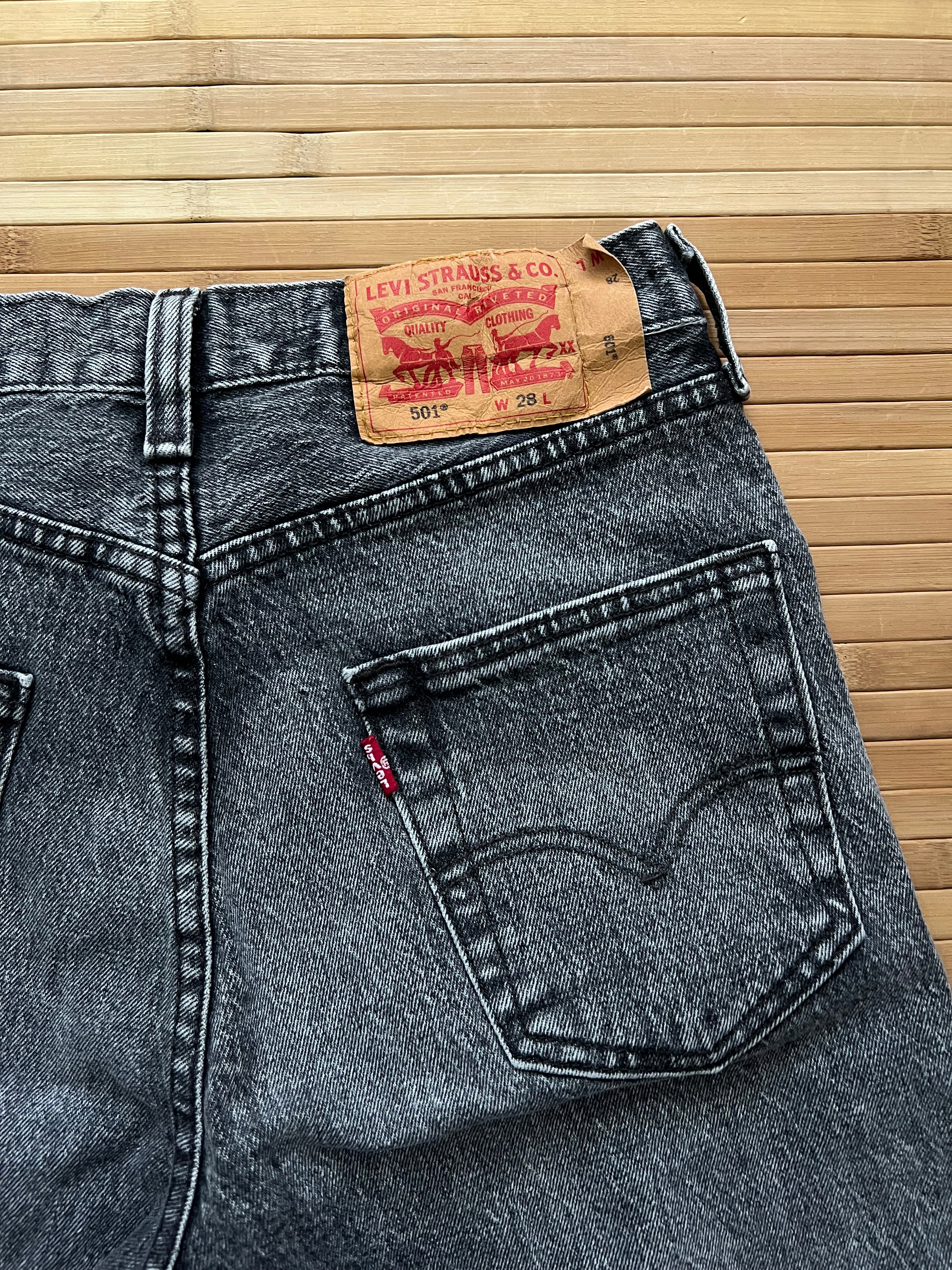 Levis Stone Wash Jorts (28)