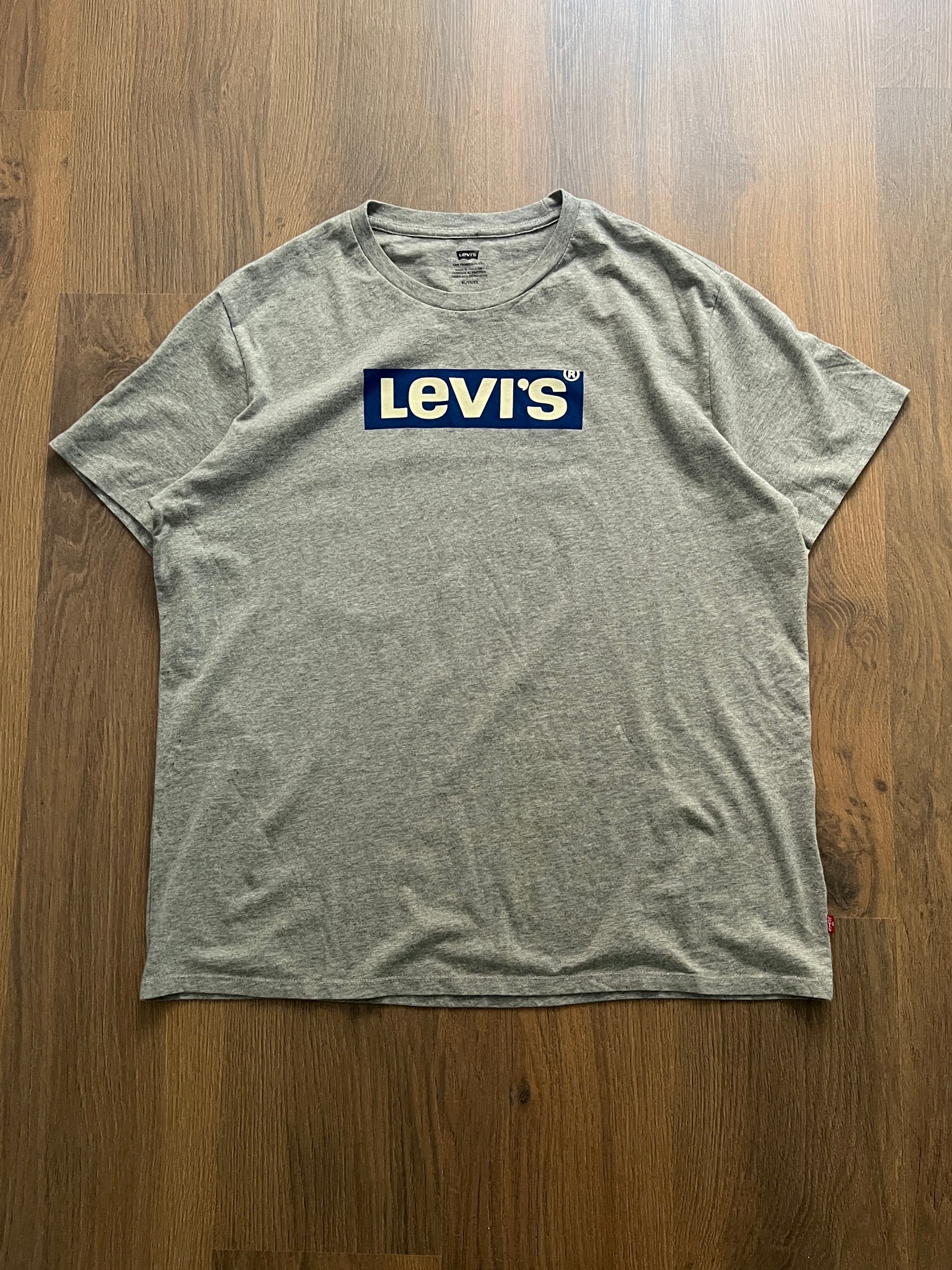 Levis Box Logo Tshirt ( XL)