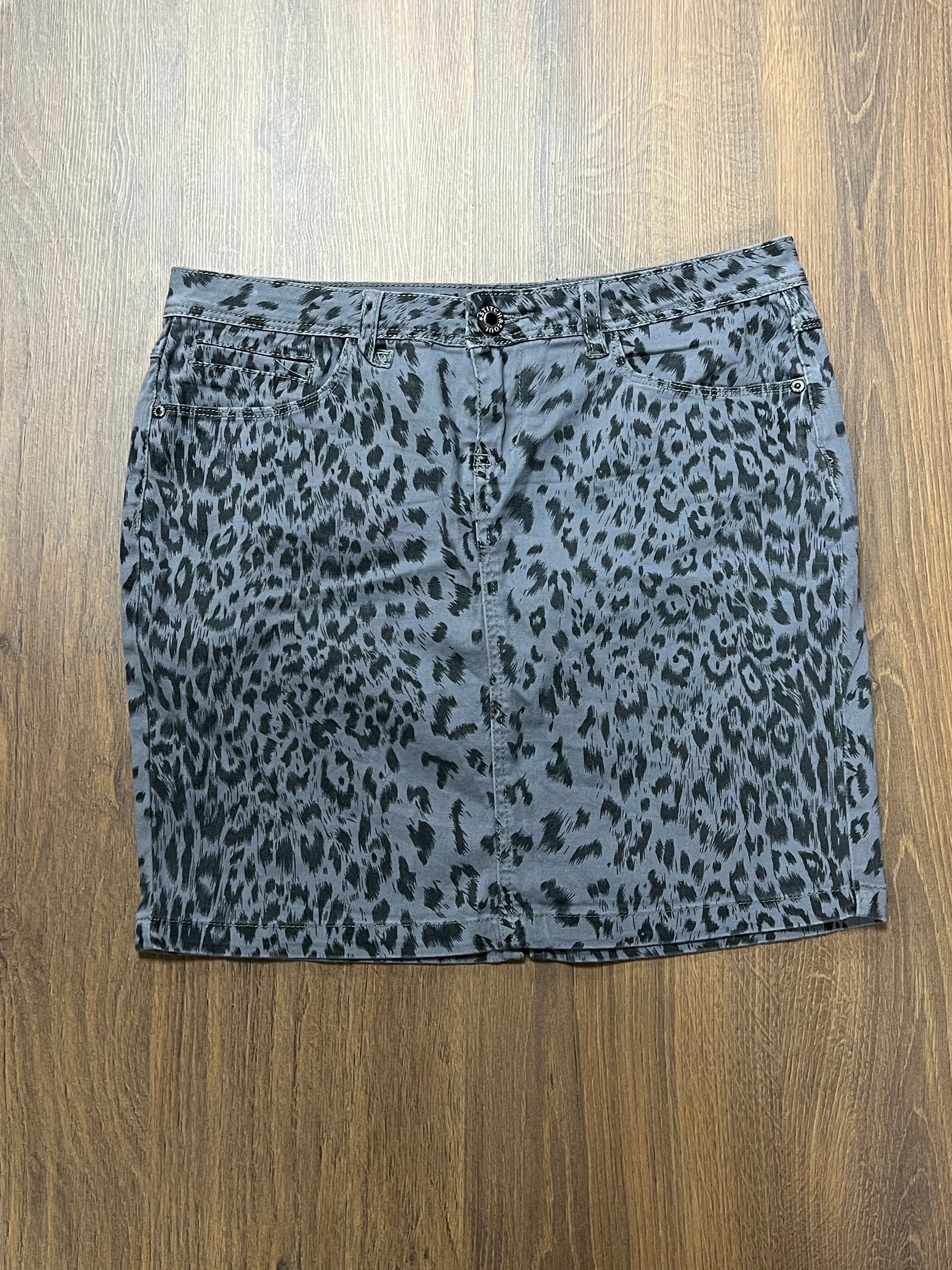 Chetah Print Denim Skirt🙋‍♀️ (32)