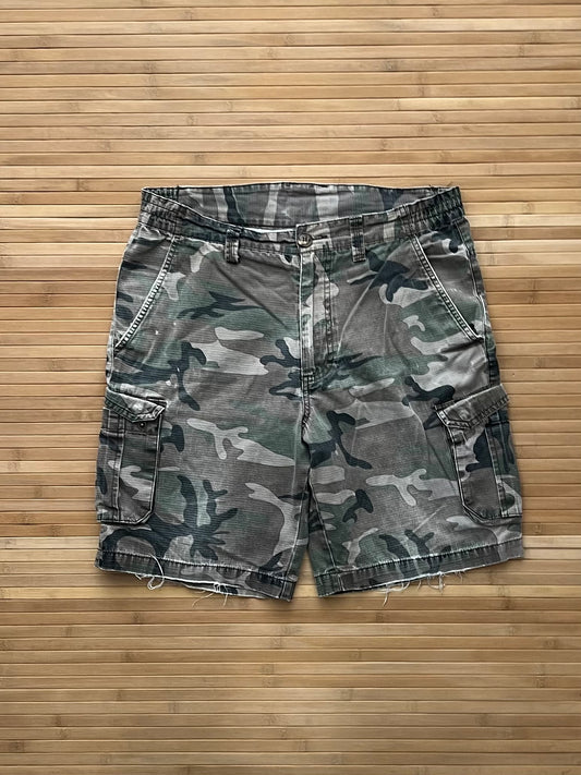 Camo Cargo Shorts (32)