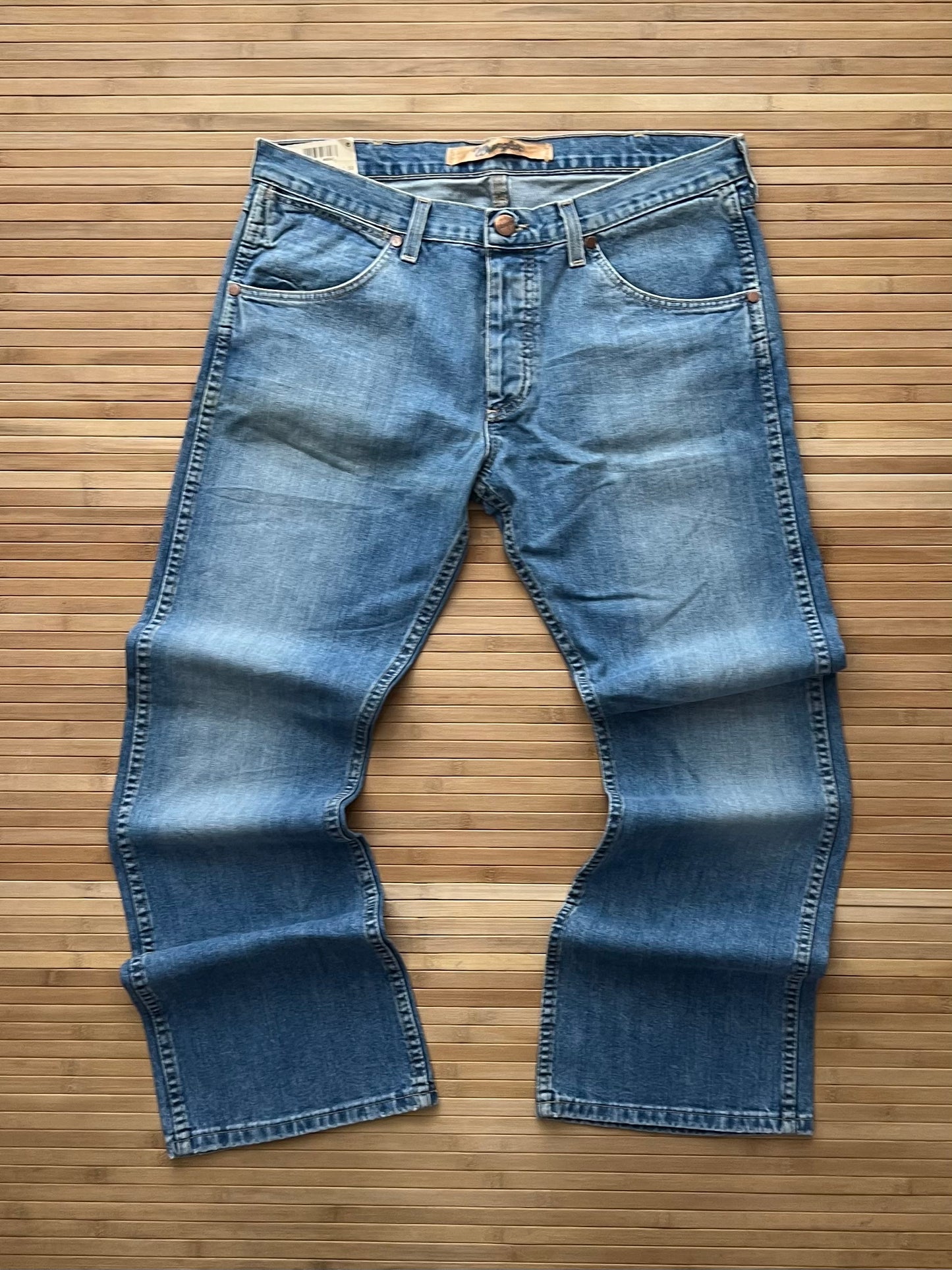 Brand New Wrangler Flared Jeans (34x30)