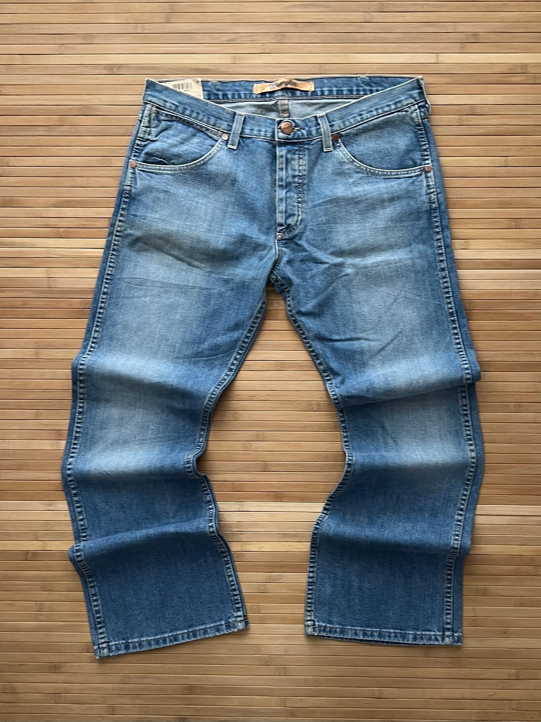 Brand New Wrangler Flared Jeans (34x30)