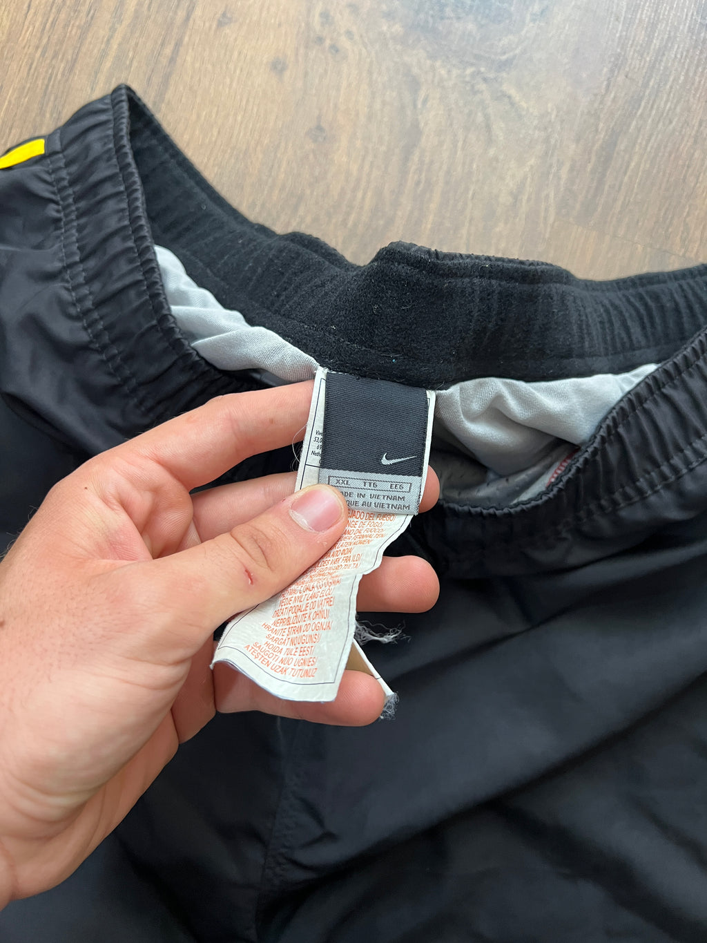 Nike Swoosh Shorts (XL)