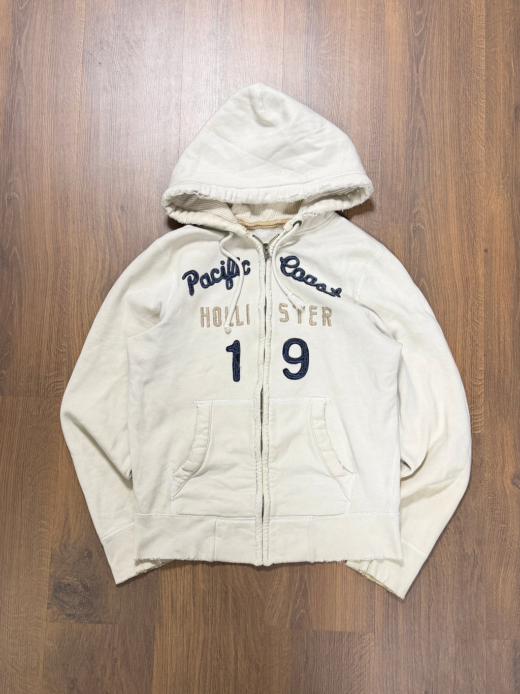 Distressed Hollister hoodie(M)
