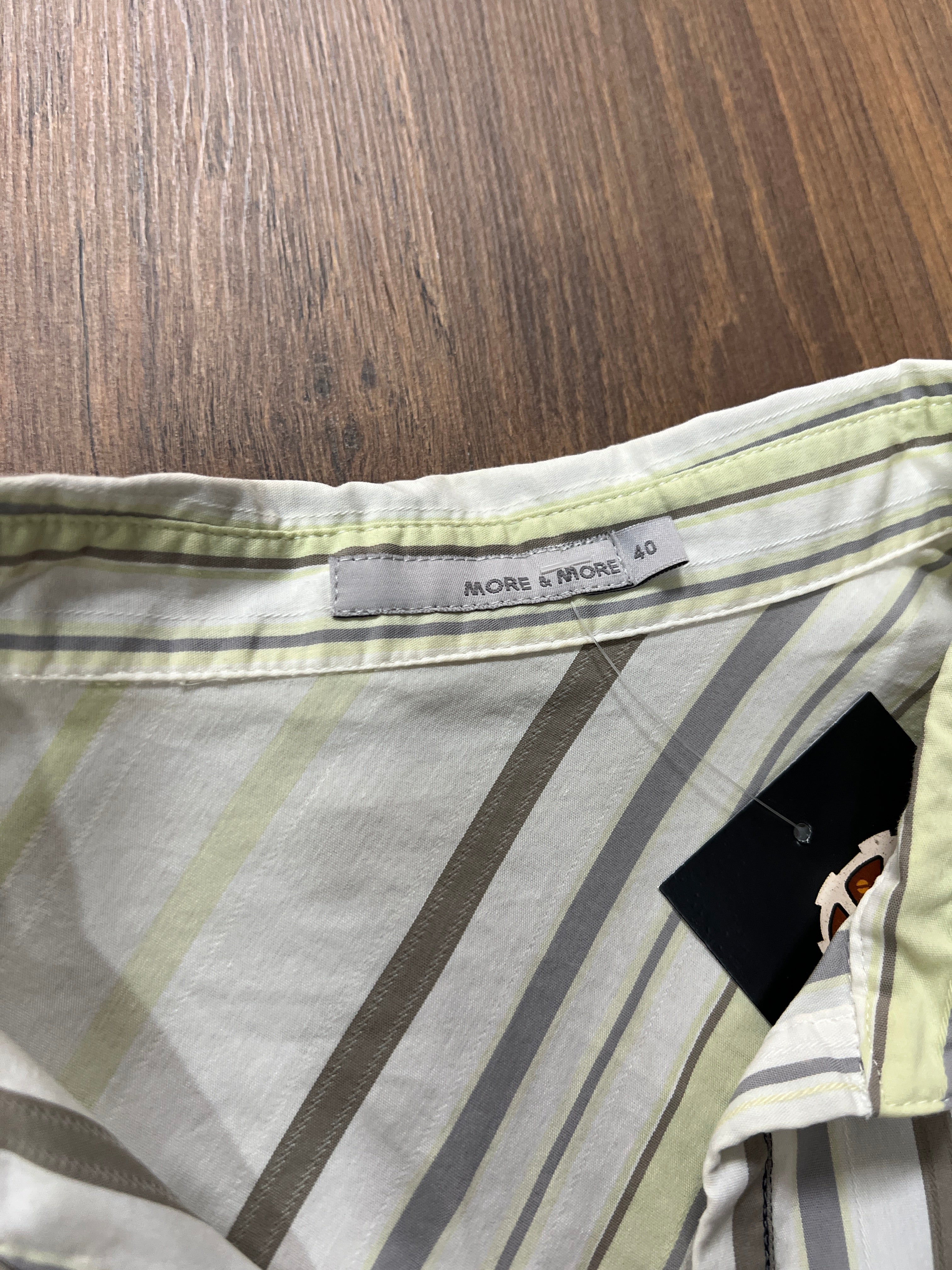 Striped Shirt 🙋‍♀️ (M)