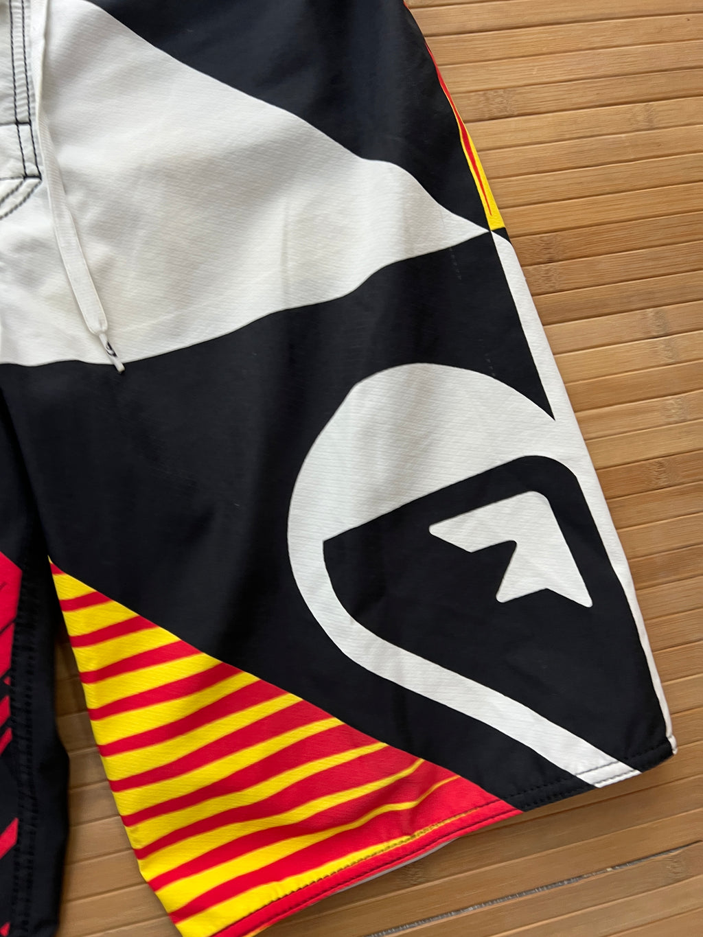 QuickSilver Surf Shorts (32)