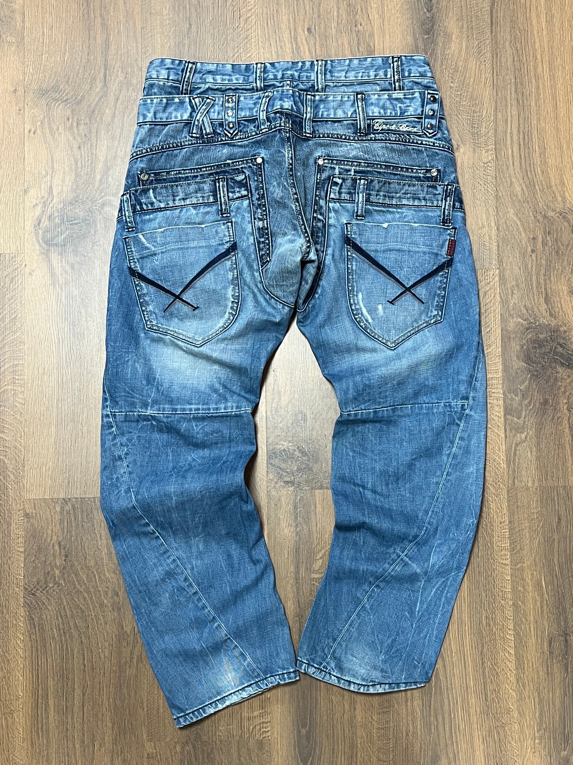 Double Waisted Y2K jeans (36x30)
