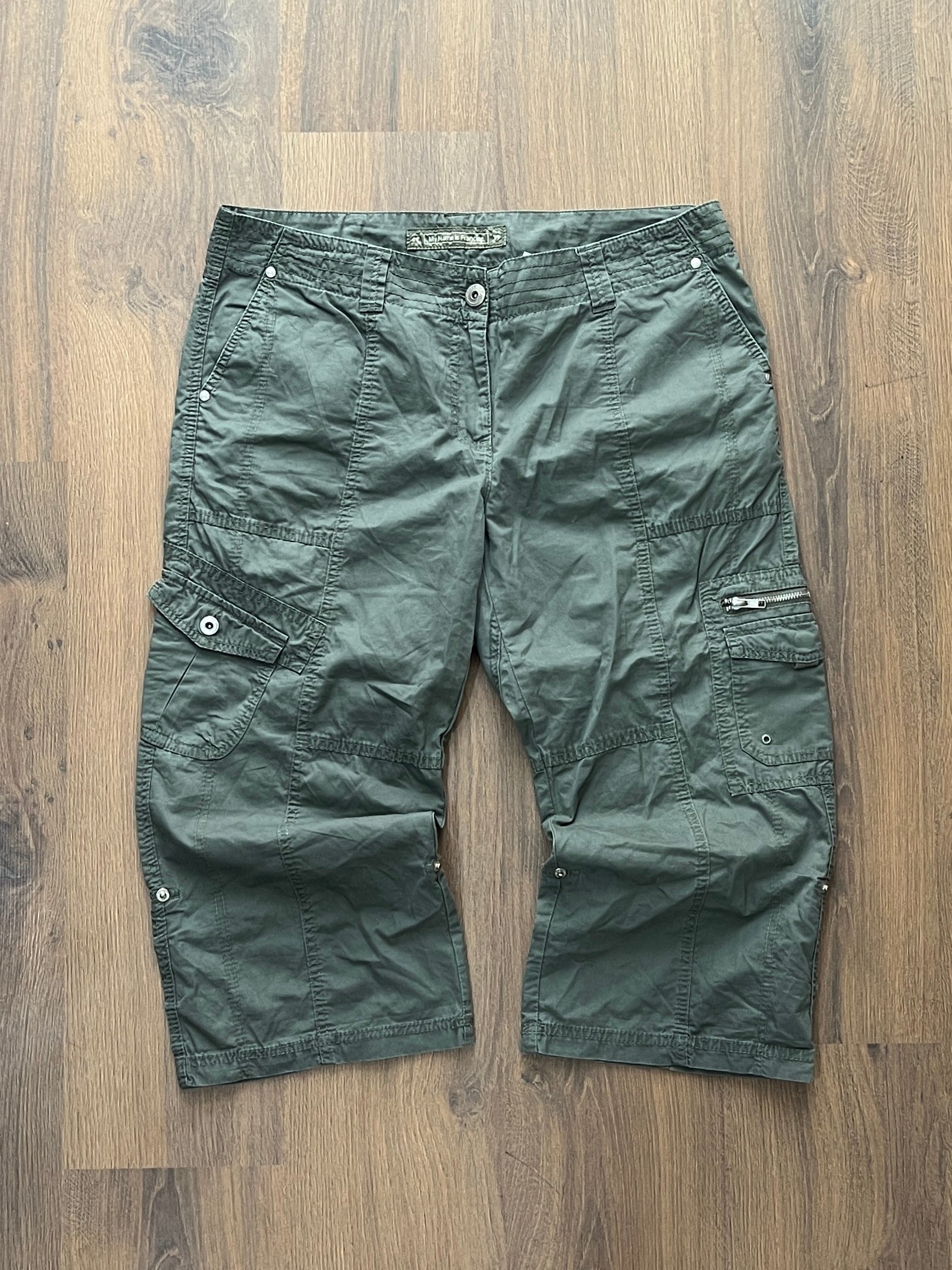 Khaki Capris (36)