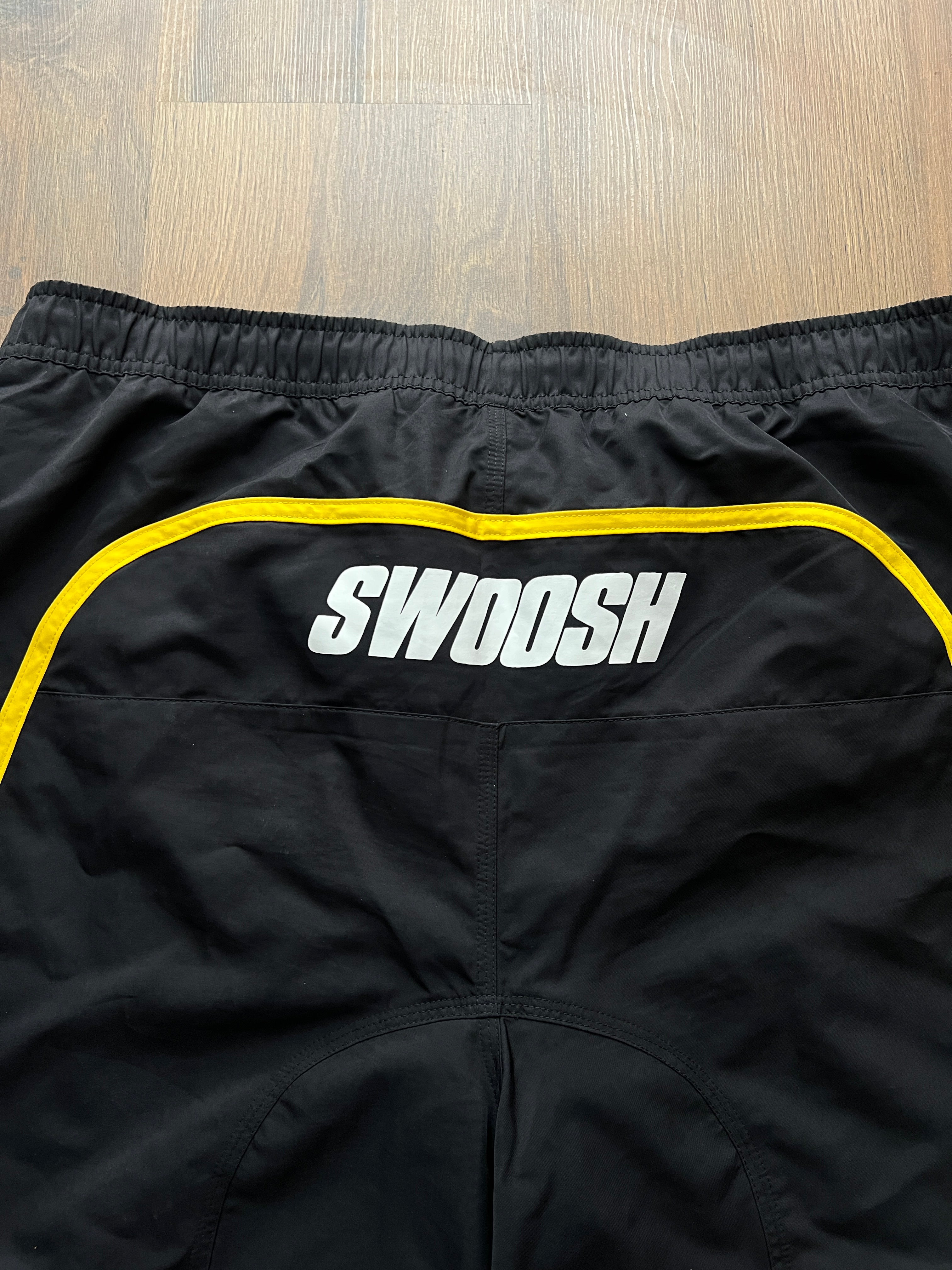 Nike Swoosh Shorts (XL)