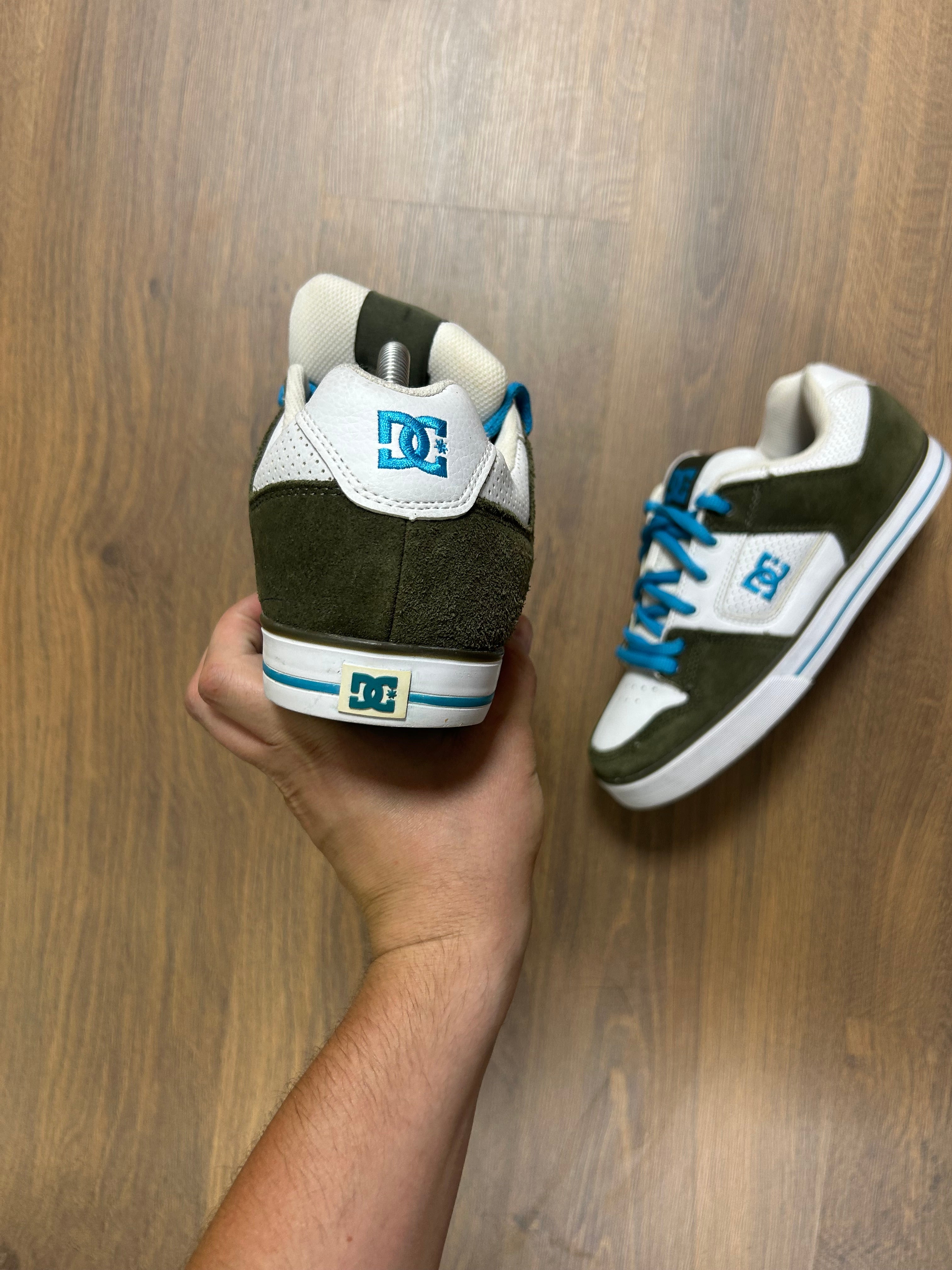 DC Skate Shoes (40)