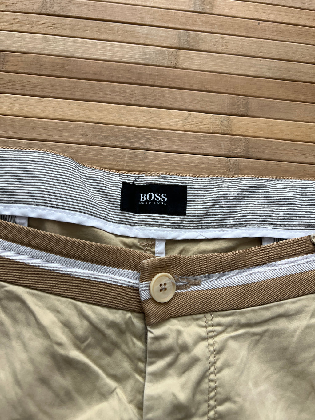 Huggo Boss Shorts(40)