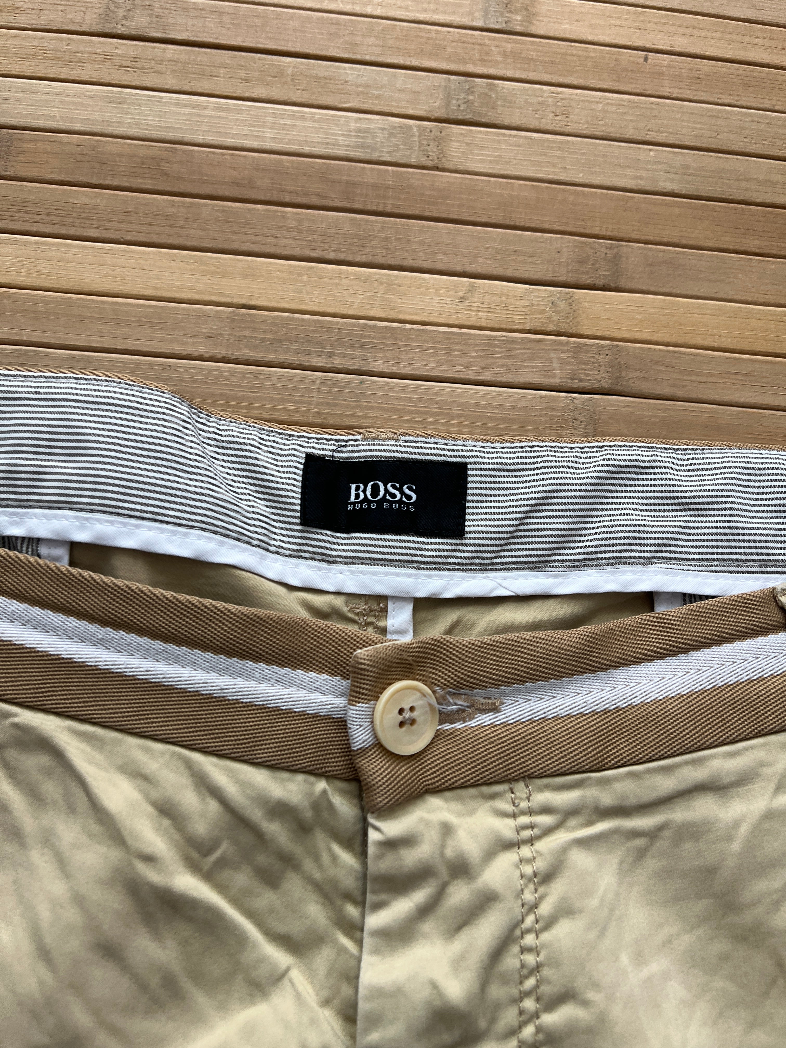 Huggo Boss Shorts(40)