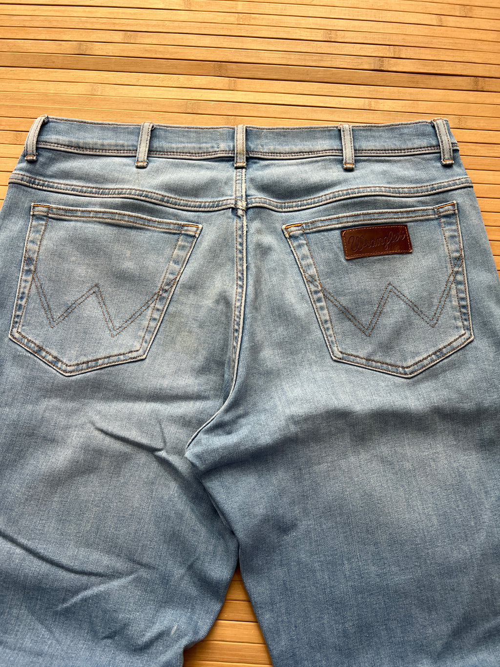 Wrangler Baby Blue Jeans (36x30)