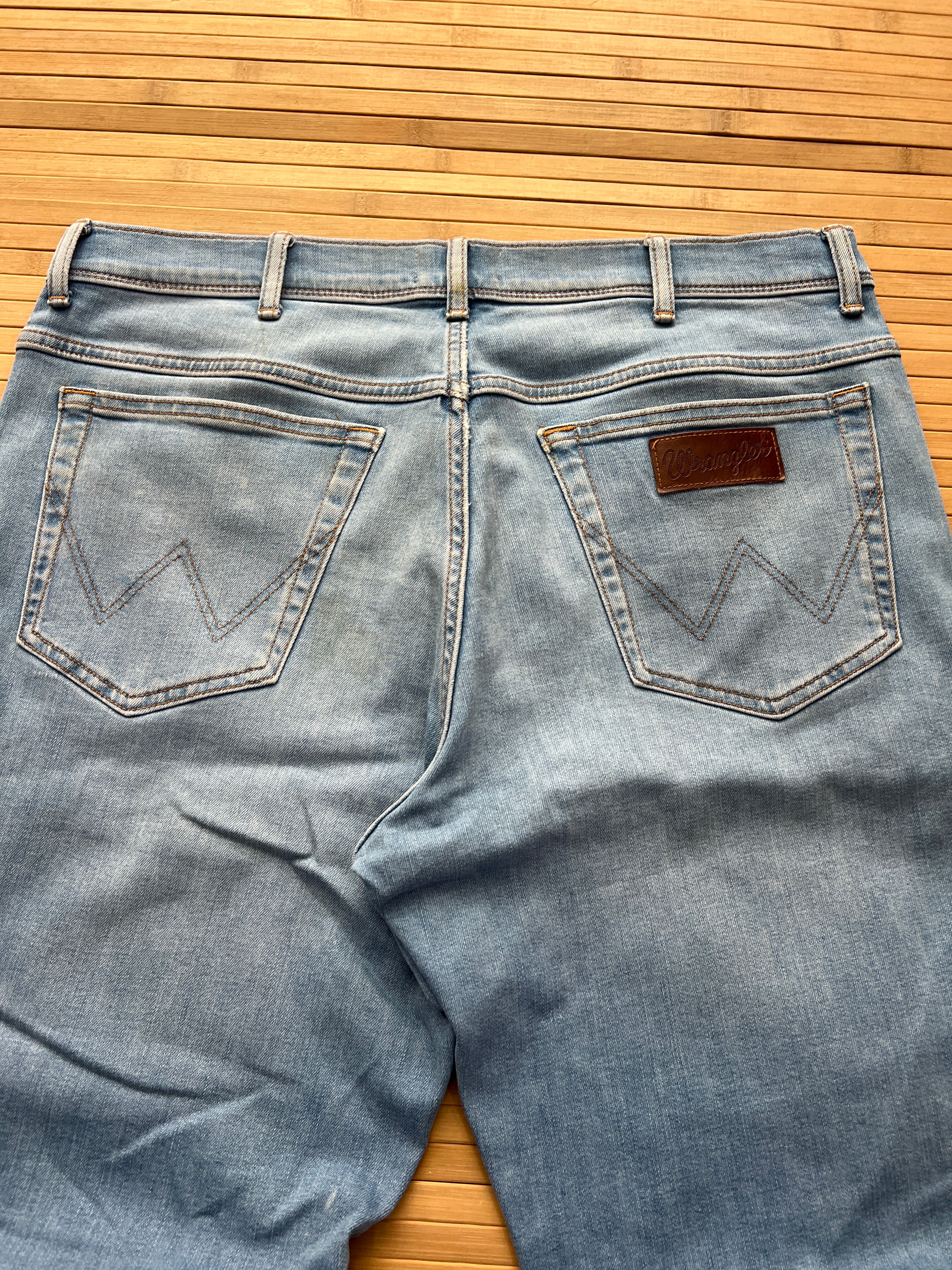Wrangler Baby Blue Jeans (36x30)